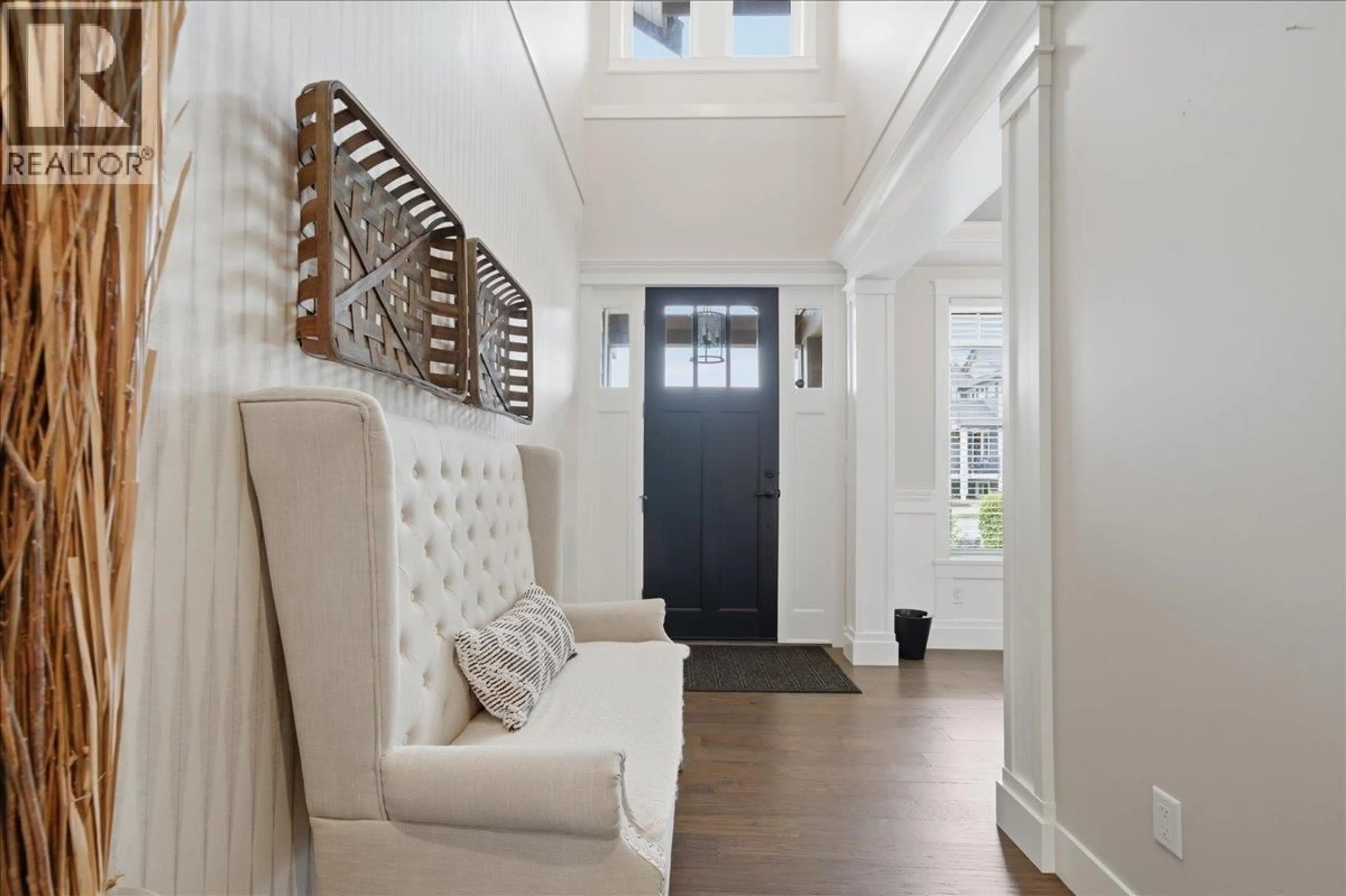 Indoor entryway for 24766 100A AVENUE, Maple Ridge British Columbia V2W0H1