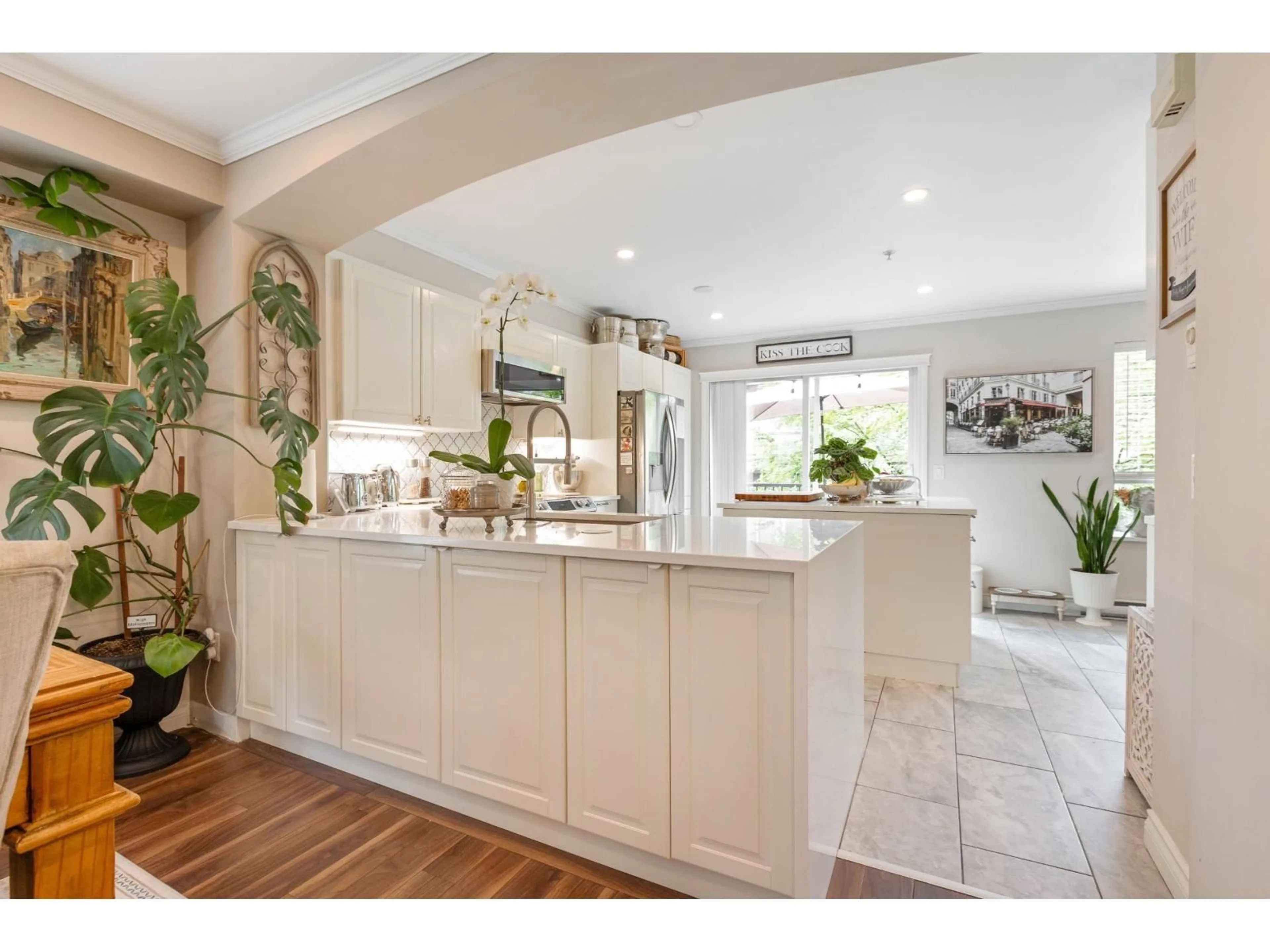Open concept kitchen, ceramic/tile floor for 11 - 6747 203 STREET, Langley British Columbia V2Y3B5