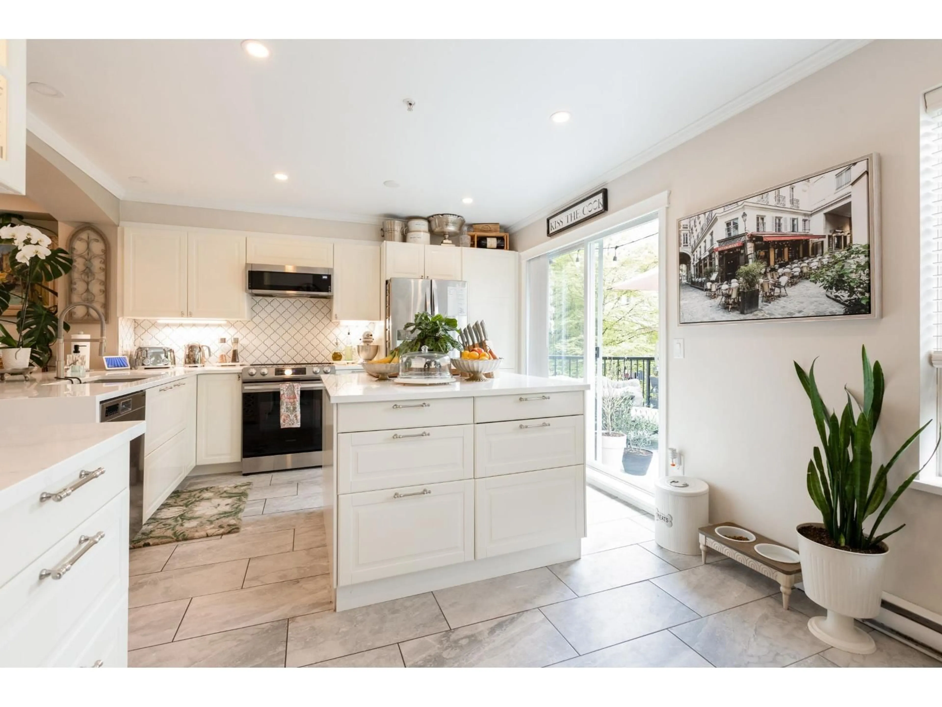 Open concept kitchen, ceramic/tile floor for 11 - 6747 203 STREET, Langley British Columbia V2Y3B5