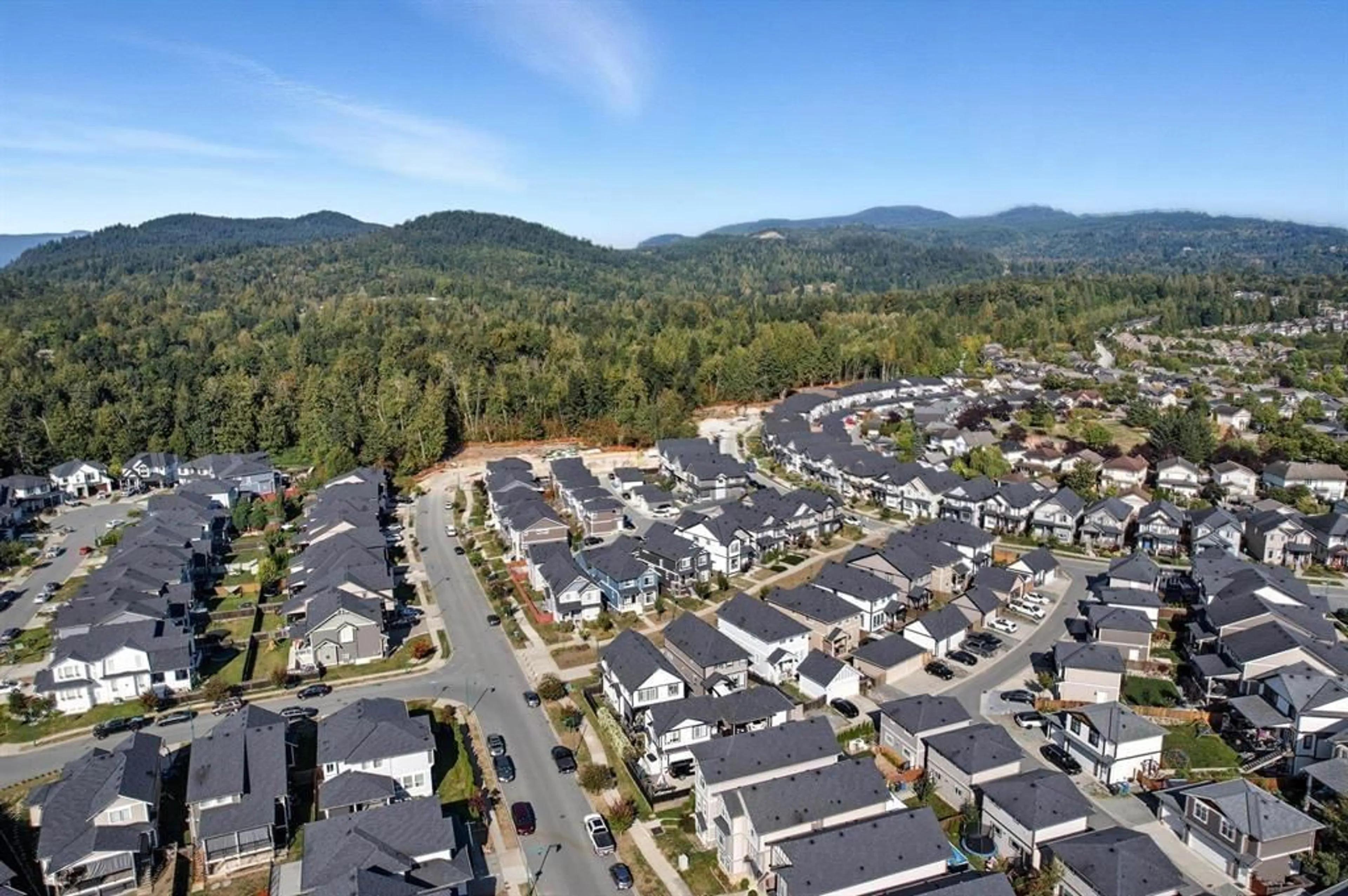 A pic from outside/outdoor area/front of a property/back of a property/a pic from drone, mountain view for 36051 EMILY CARR GREEN, Abbotsford British Columbia V3G0G1