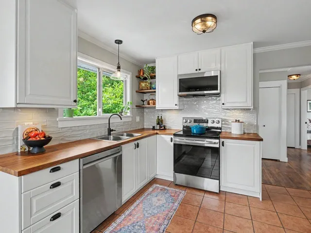 15876 ROPER AVENUE, White Rock 5