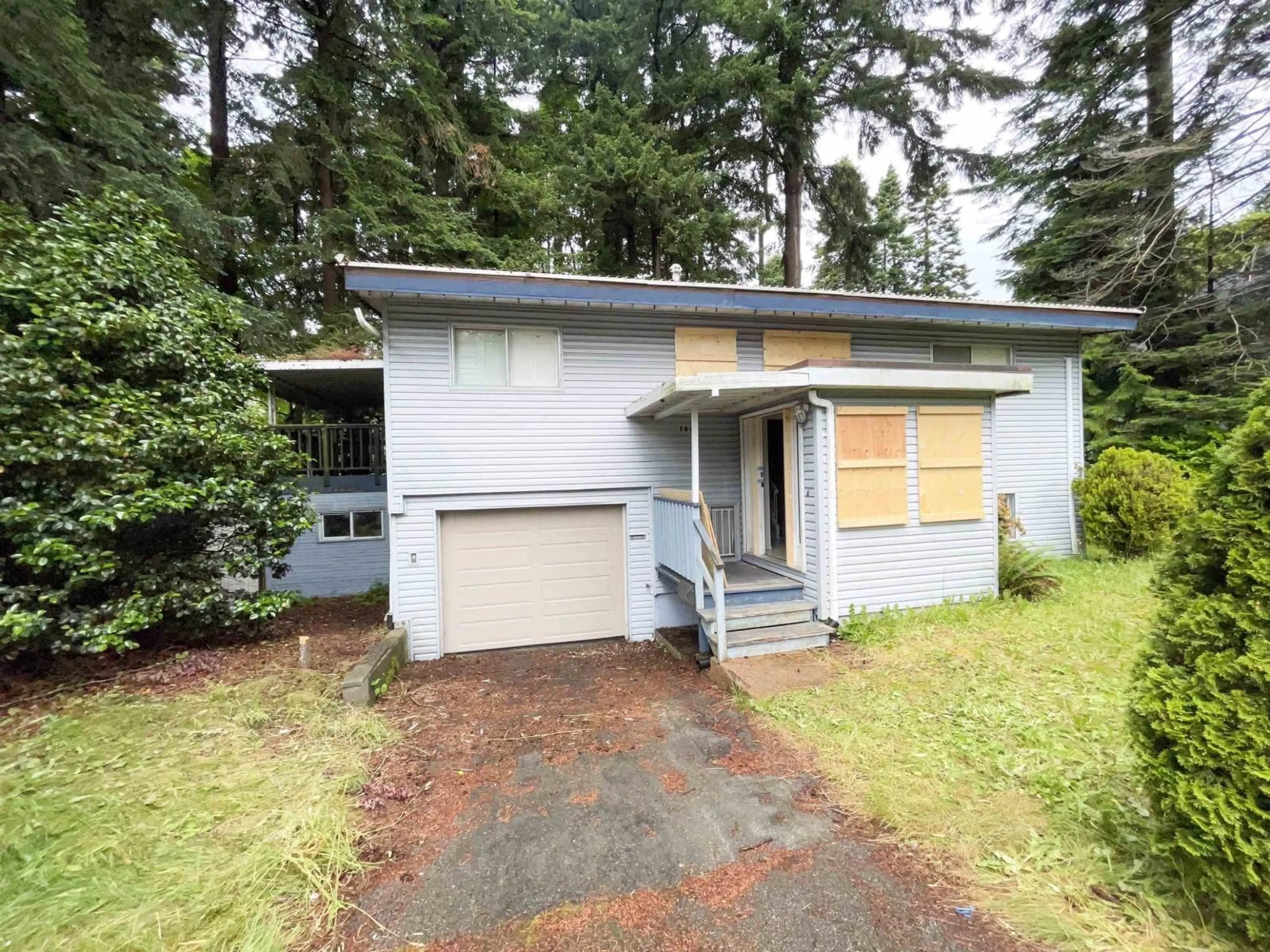 Home with vinyl exterior material, street for 1441 128 STREET, Surrey British Columbia V4A3T5