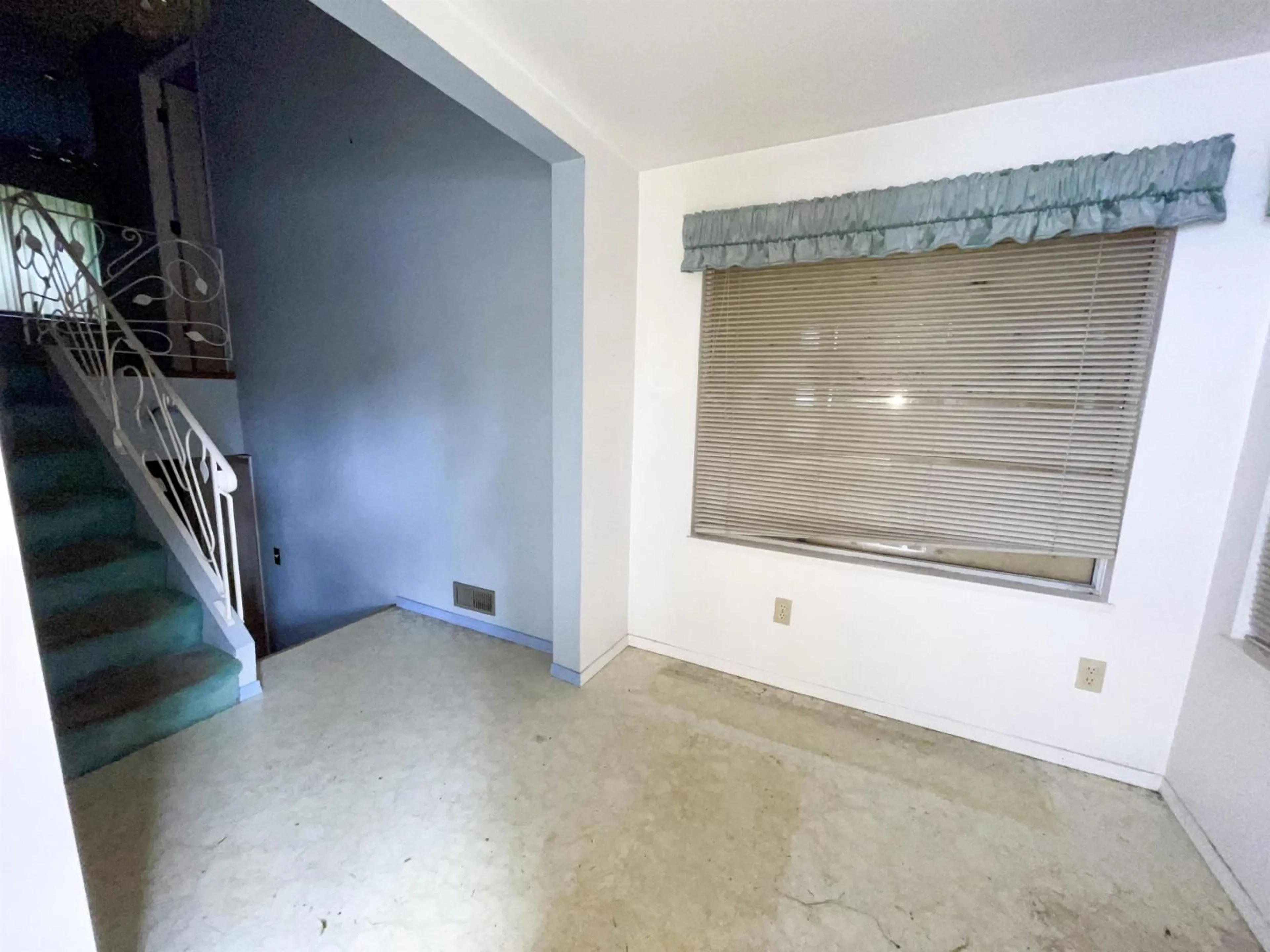 A pic of a room for 1441 128 STREET, Surrey British Columbia V4A3T5