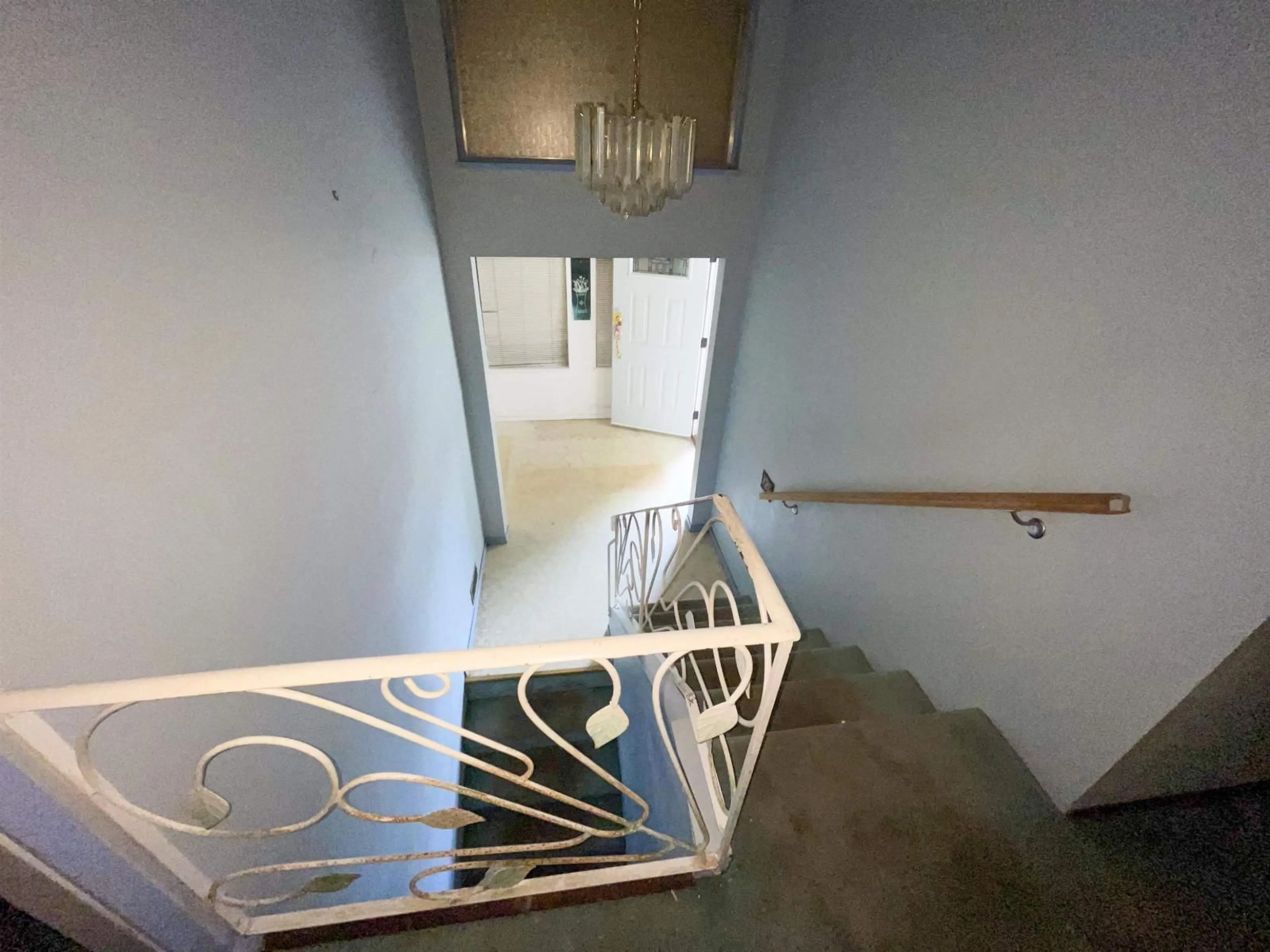 Stairs for 1441 128 STREET, Surrey British Columbia V4A3T5