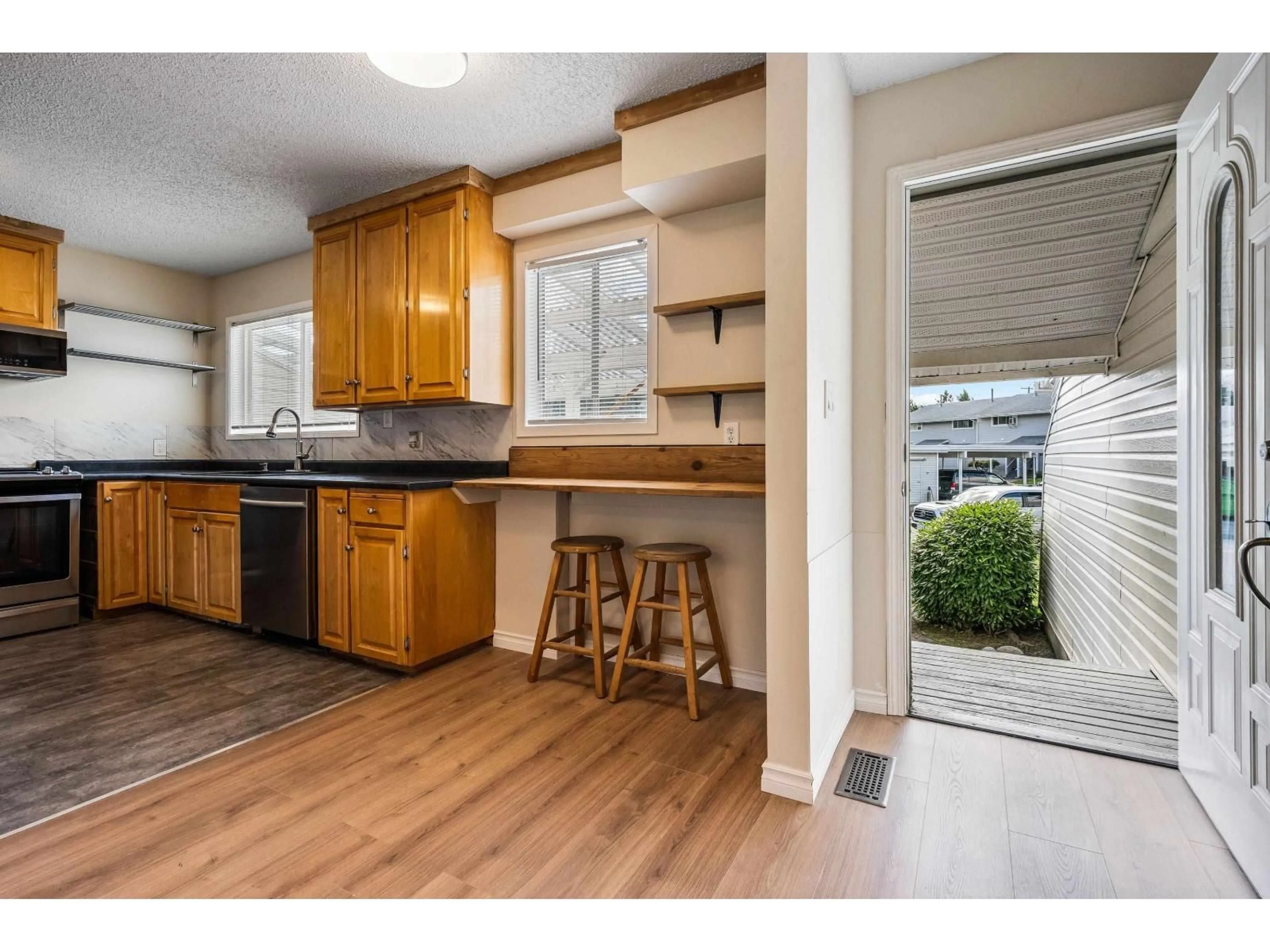 Open concept kitchen, wood/laminate floor for 34 - 45215 WOLFE ROAD, Chilliwack British Columbia V2P1V5