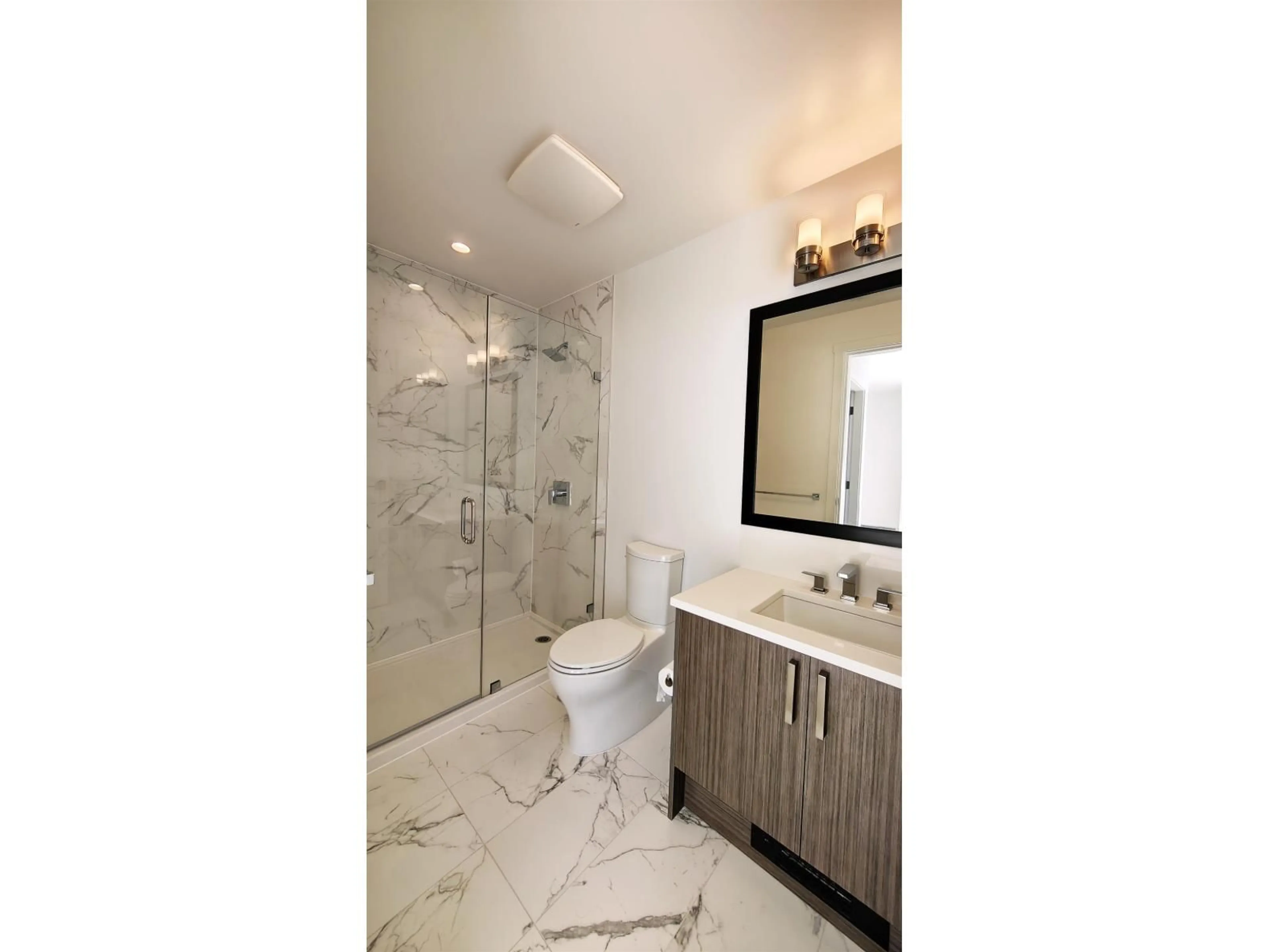 Contemporary bathroom, ceramic/tile floor for 4101 - 13350 CENTRAL AVENUE, Surrey British Columbia V3T0S1