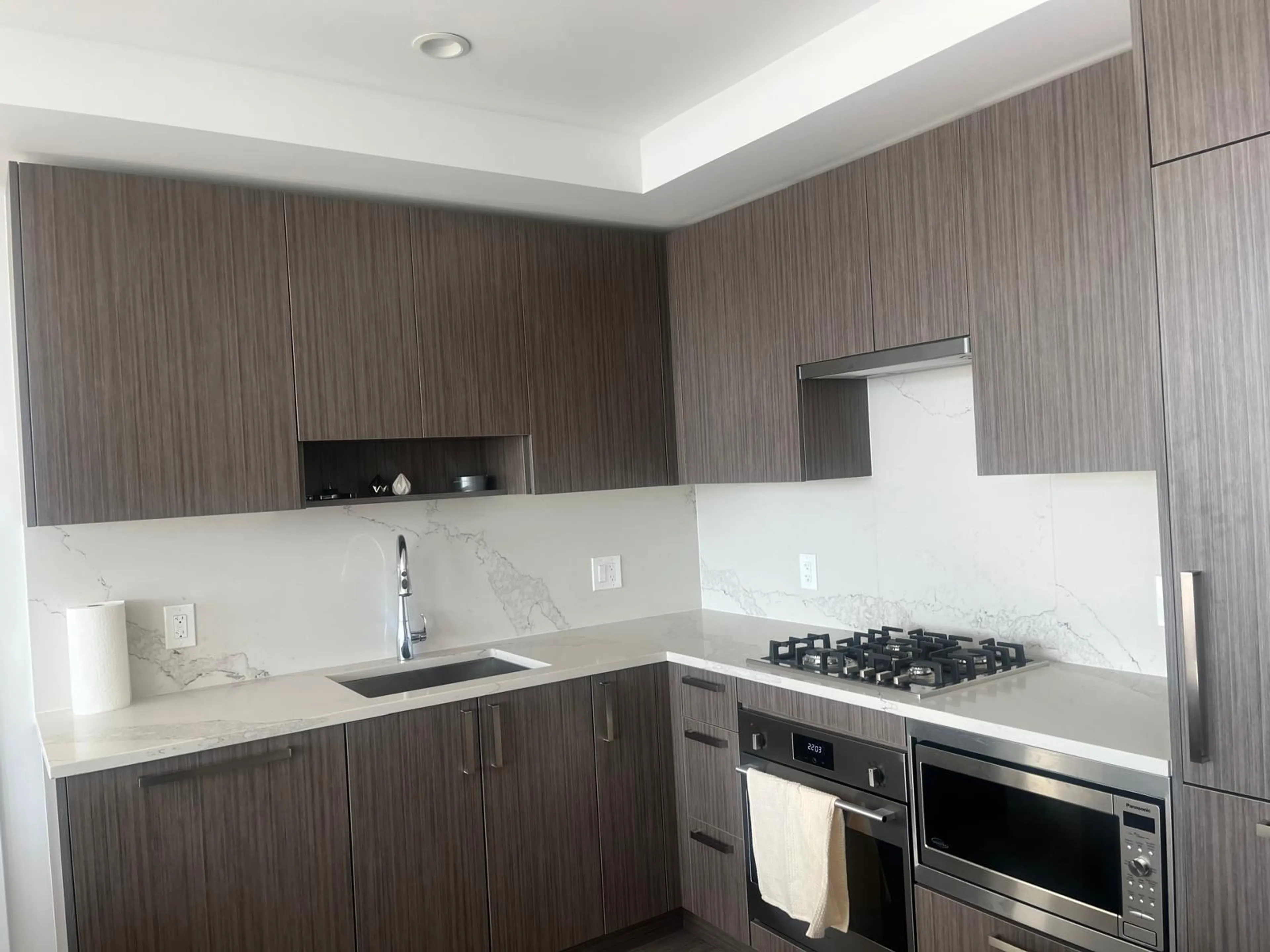 Standard kitchen, unknown for 4101 - 13350 CENTRAL AVENUE, Surrey British Columbia V3T0S1