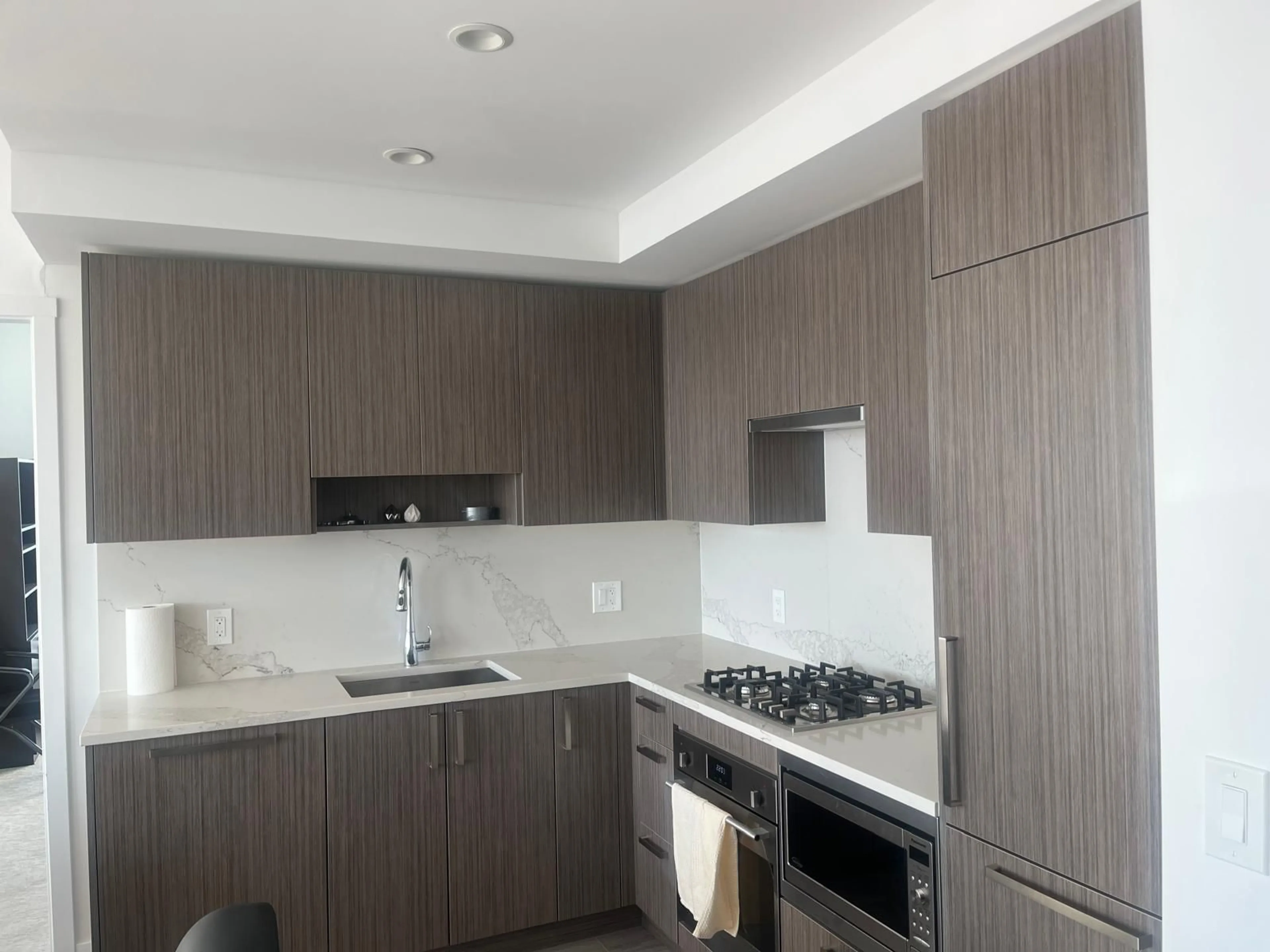 Standard kitchen, unknown for 4101 - 13350 CENTRAL AVENUE, Surrey British Columbia V3T0S1
