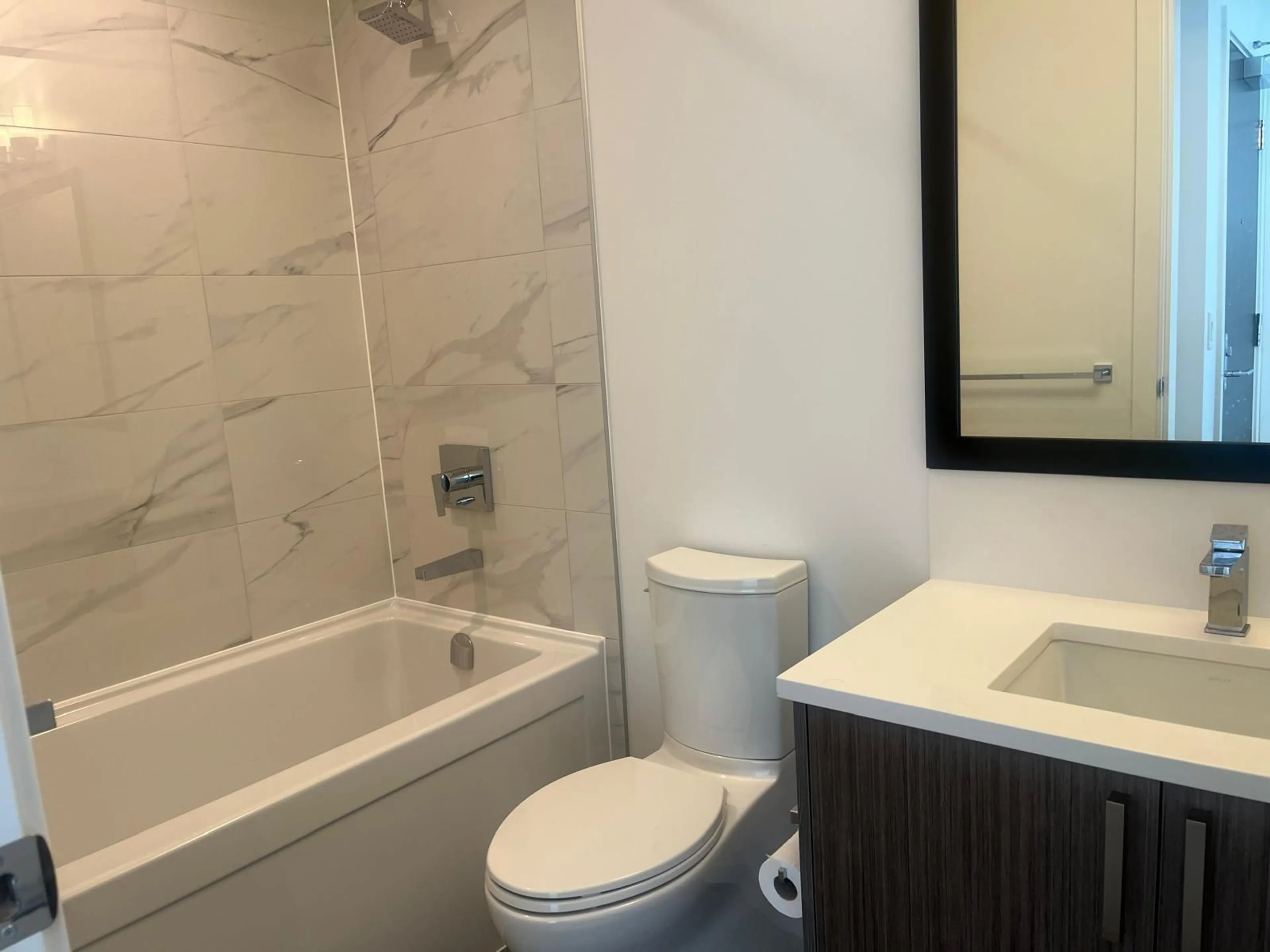 Standard bathroom, ceramic/tile floor for 4101 - 13350 CENTRAL AVENUE, Surrey British Columbia V3T0S1