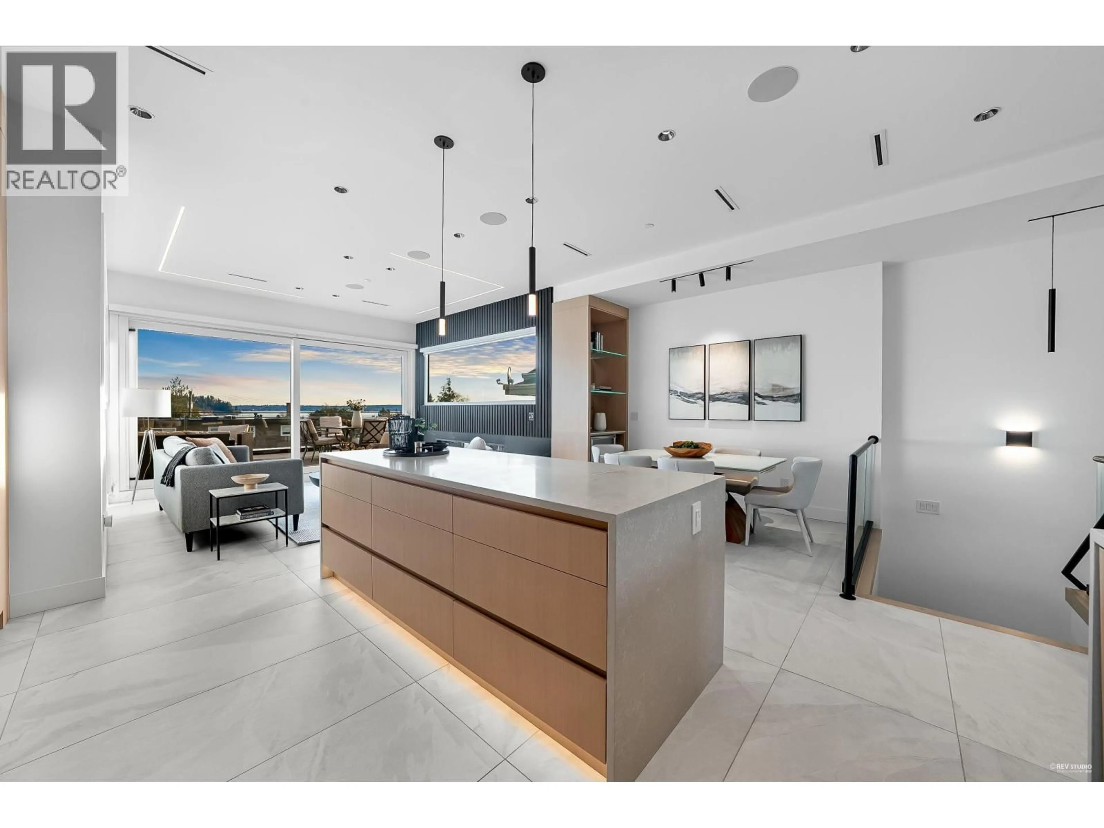 Open concept kitchen, ceramic/tile floor for 1236 DUCHESS AVENUE, West Vancouver British Columbia V7T1H4