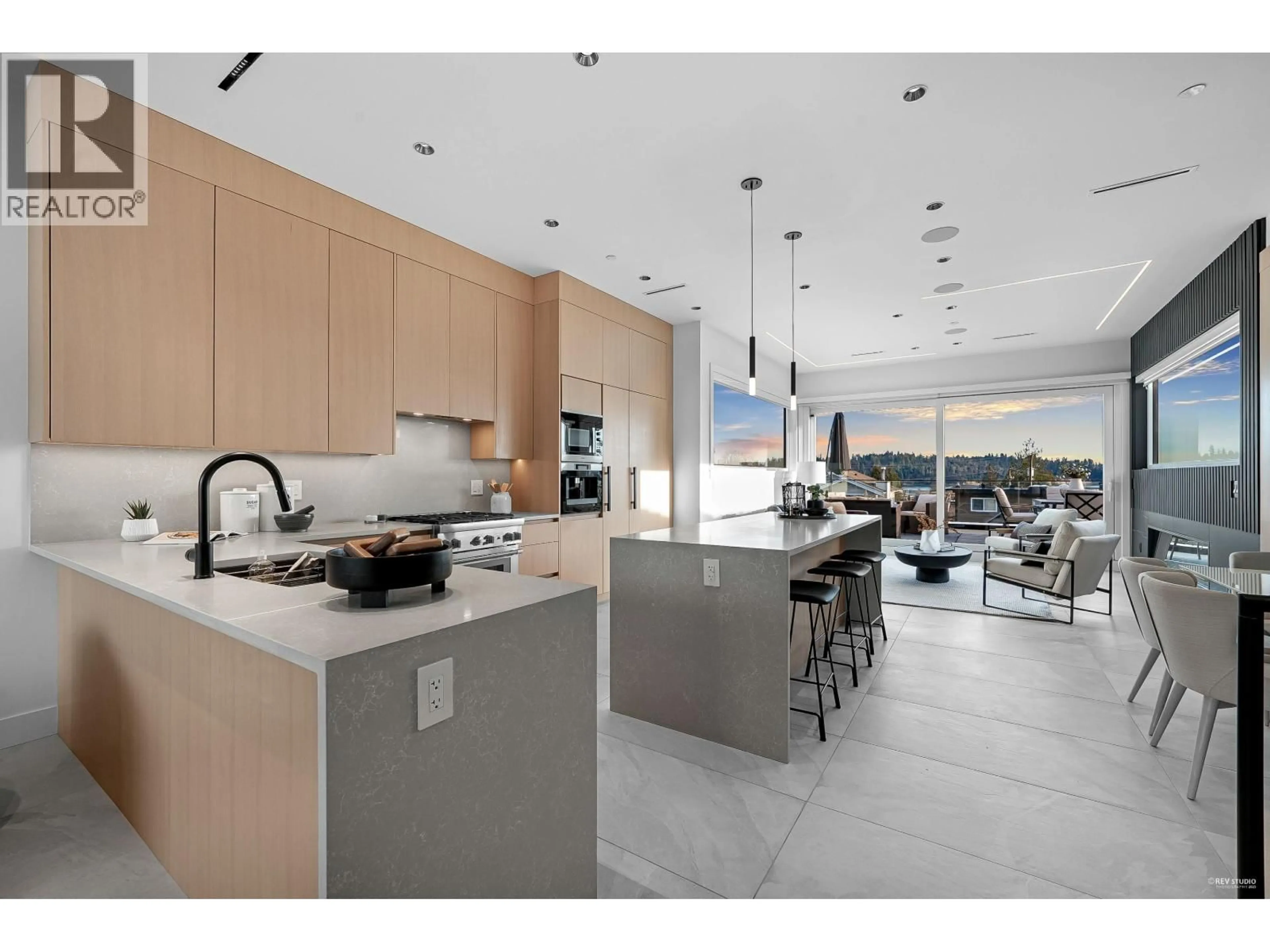 Open concept kitchen, ceramic/tile floor for 1236 DUCHESS AVENUE, West Vancouver British Columbia V7T1H4