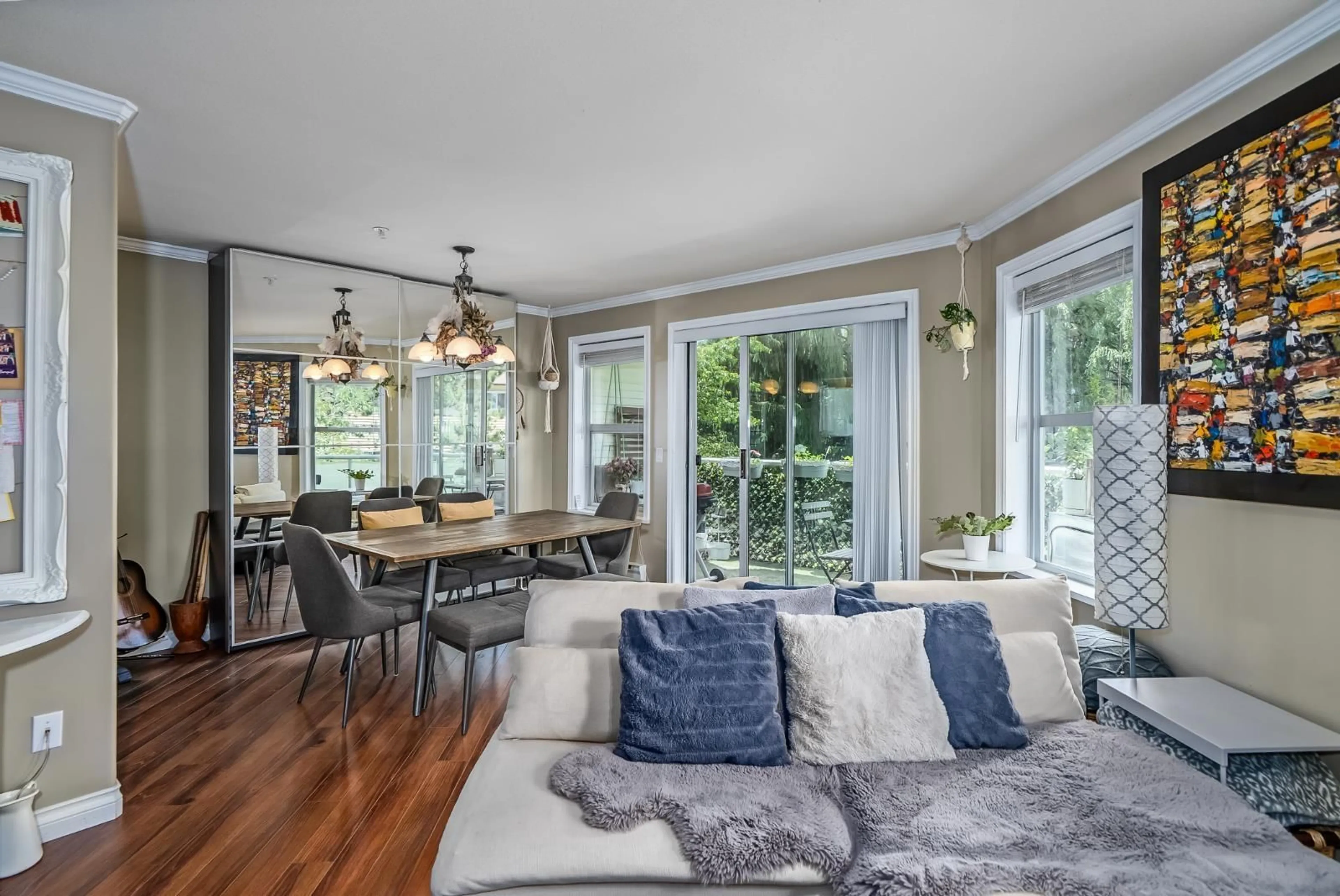 Open concept kitchen, wood/laminate floor for 219 - 27358 32 AVENUE, Langley British Columbia V4W3M5