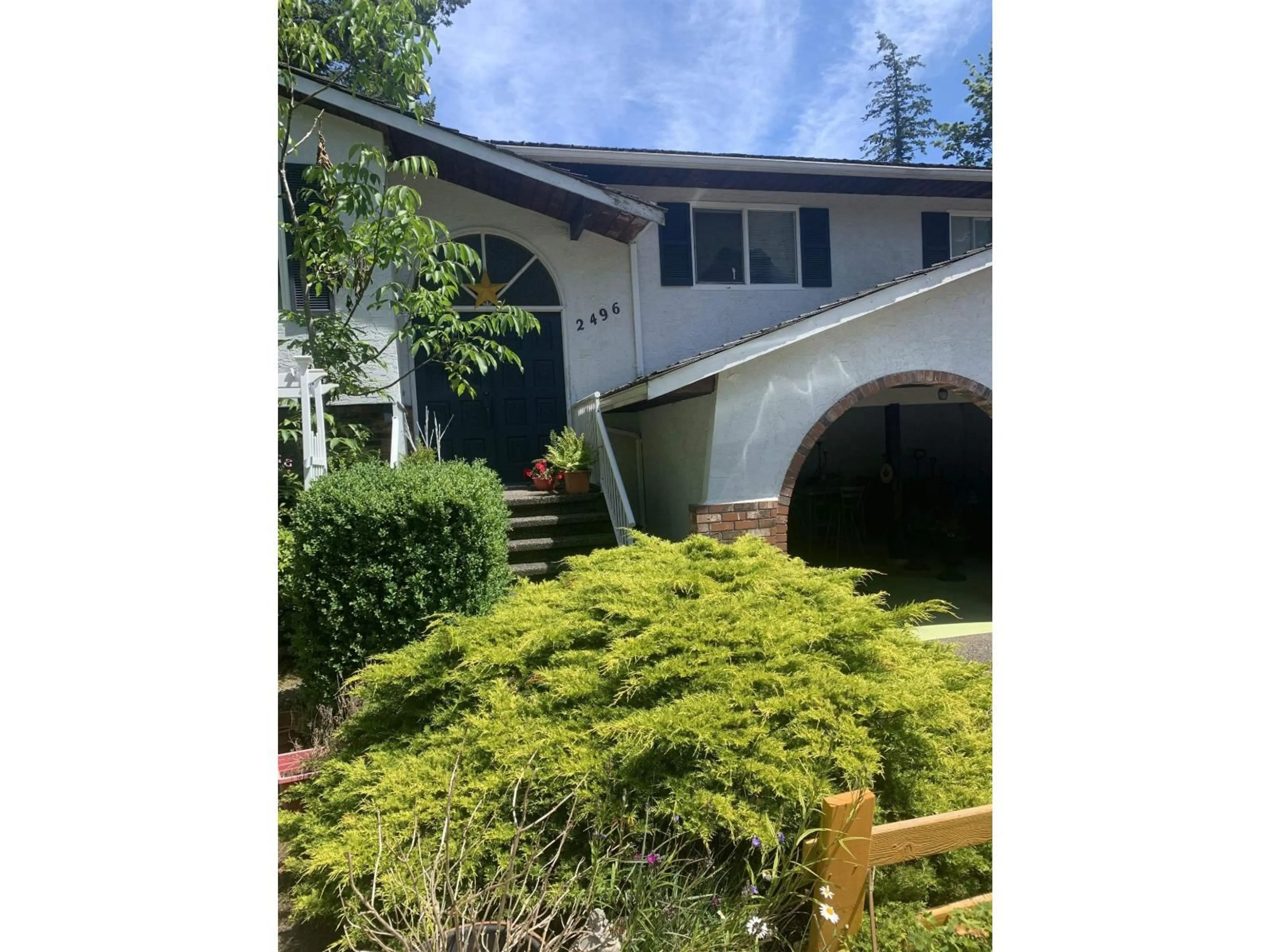 A pic from outside/outdoor area/front of a property/back of a property/a pic from drone, unknown for 2496 124 STREET, Surrey British Columbia V4A3N2