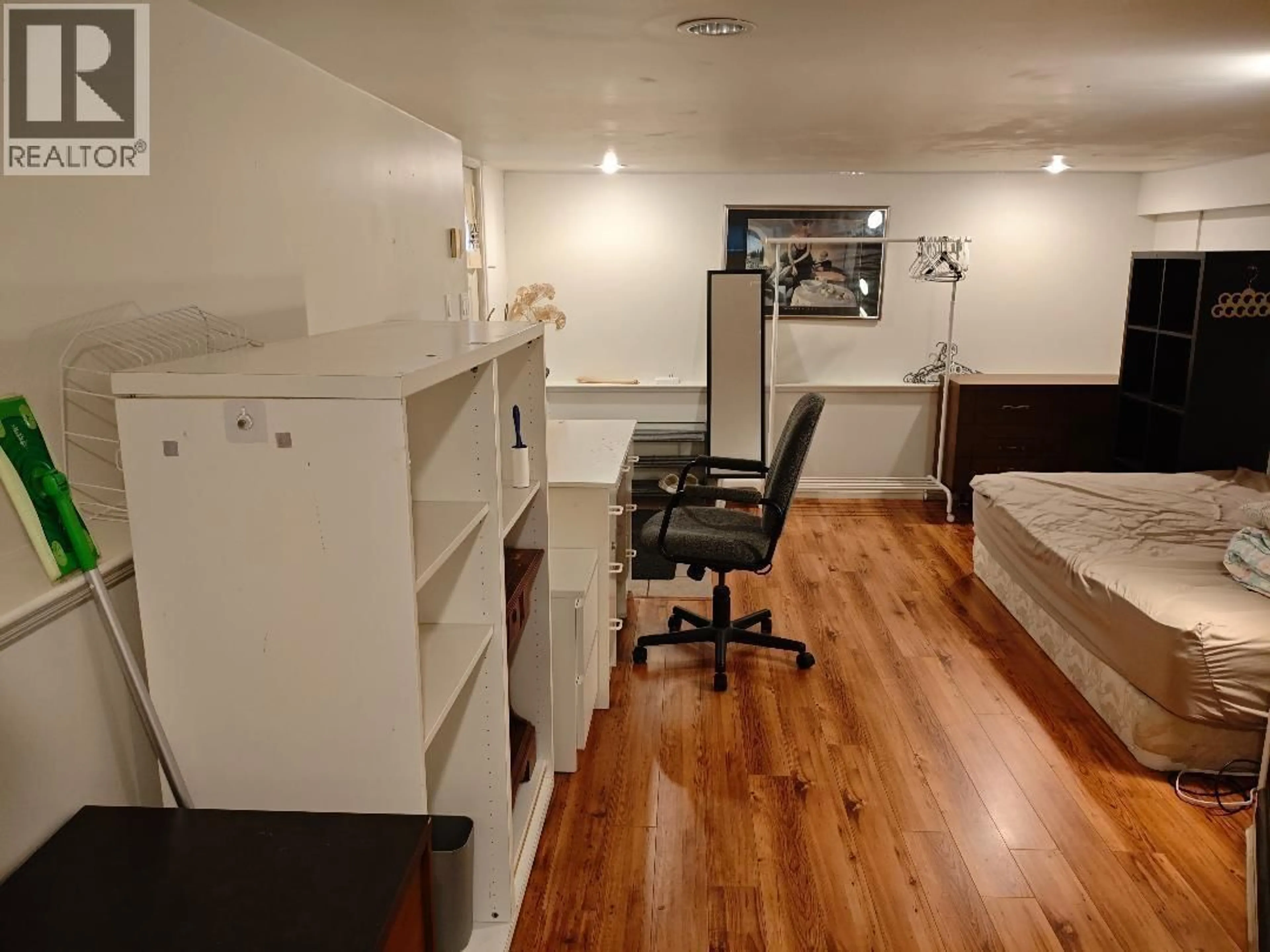 A pic of a room for 1403 GILMORE AVENUE, Burnaby British Columbia V5C4S9