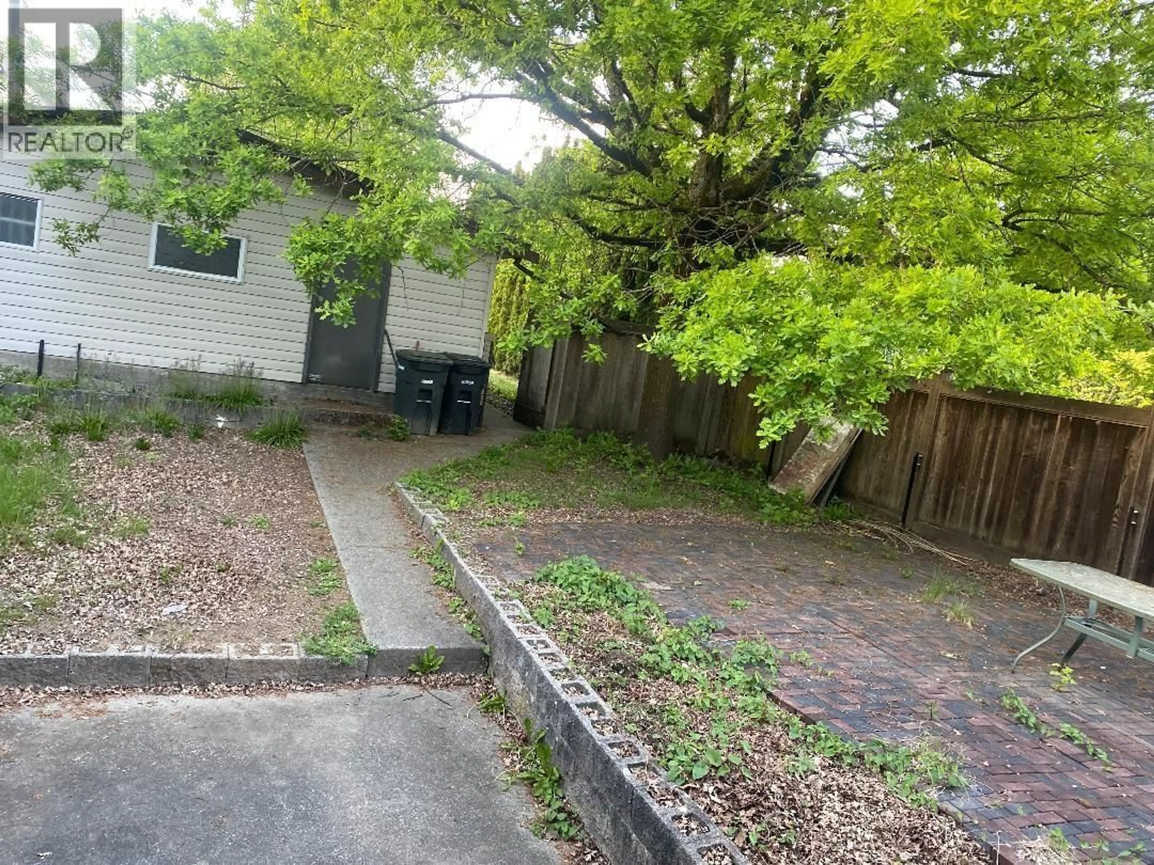 A pic from outside/outdoor area/front of a property/back of a property/a pic from drone, street for 1403 GILMORE AVENUE, Burnaby British Columbia V5C4S9