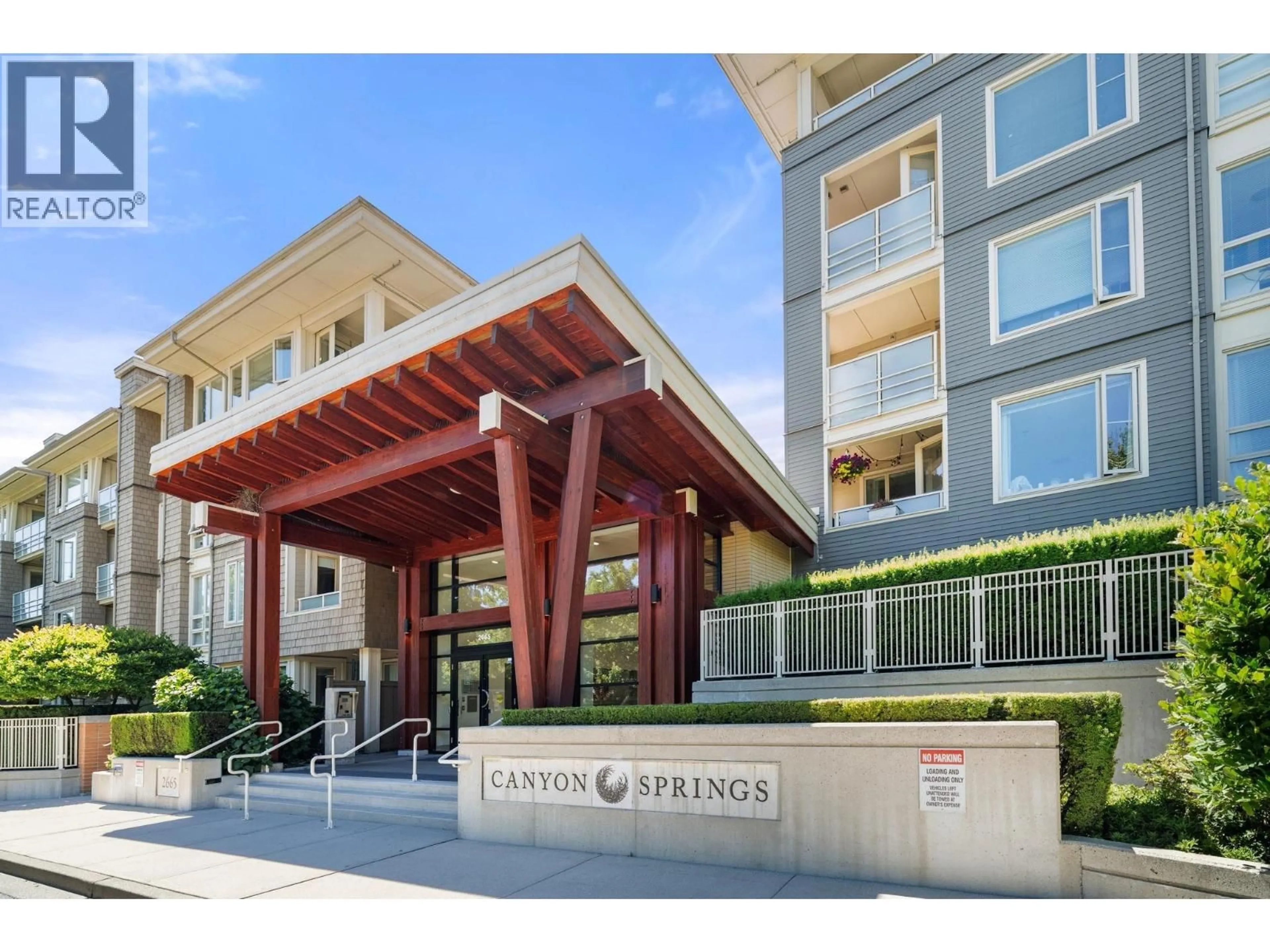 Indoor foyer for 108 - 2665 MOUNTAIN HIGHWAY, North Vancouver British Columbia V7J0A8