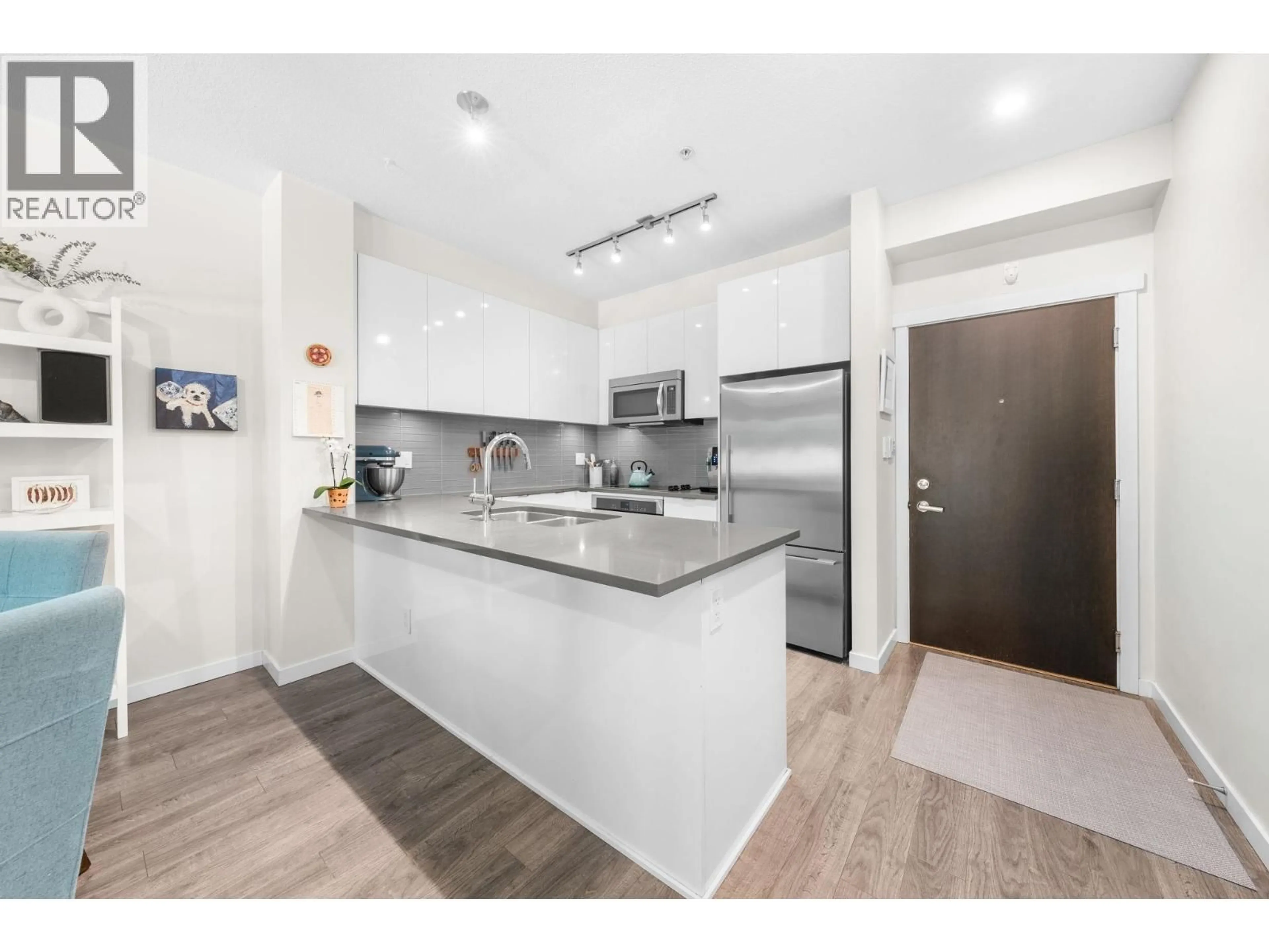 Open concept kitchen, unknown for 108 - 2665 MOUNTAIN HIGHWAY, North Vancouver British Columbia V7J0A8
