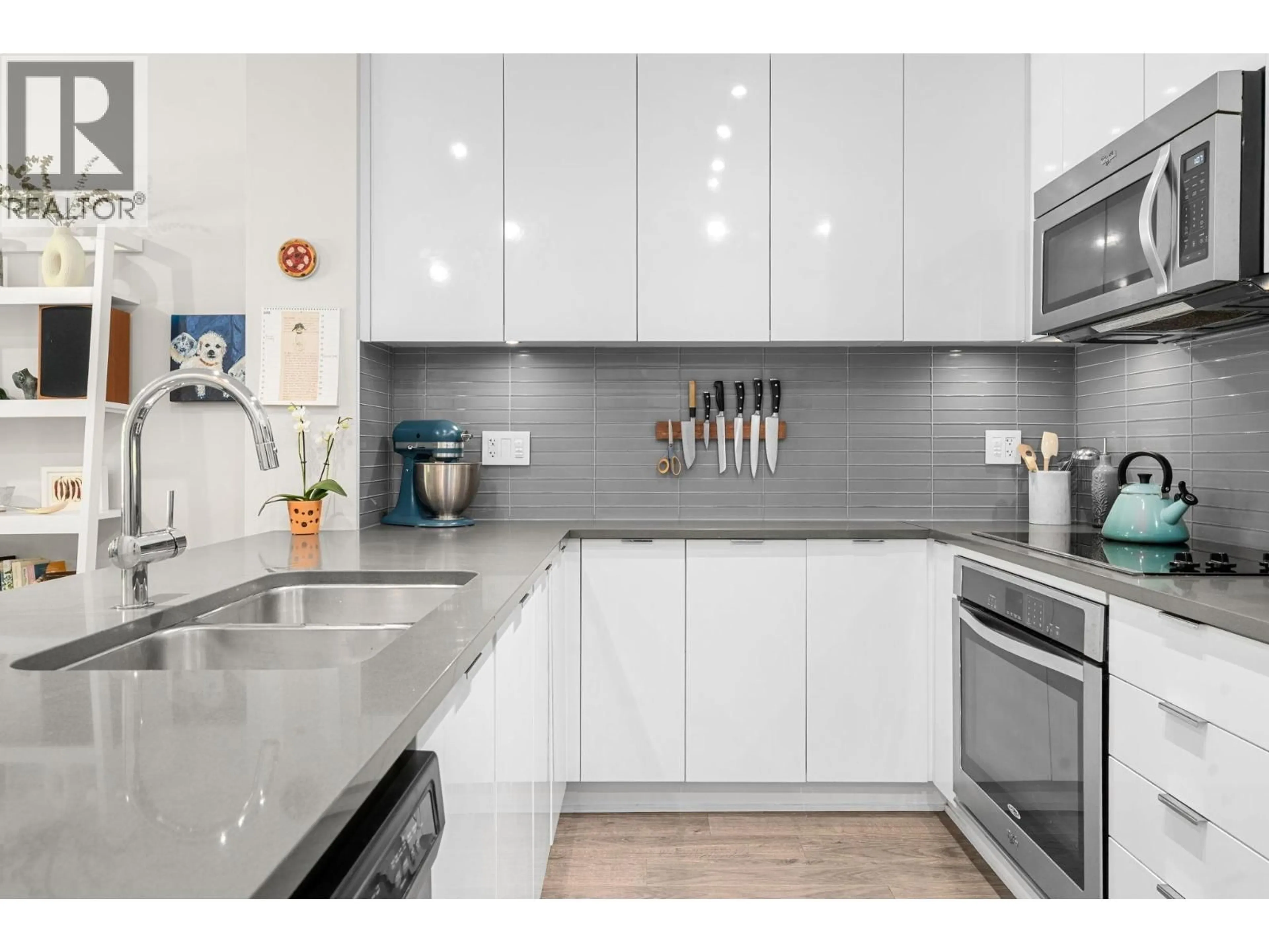 Open concept kitchen, ceramic/tile floor for 108 - 2665 MOUNTAIN HIGHWAY, North Vancouver British Columbia V7J0A8