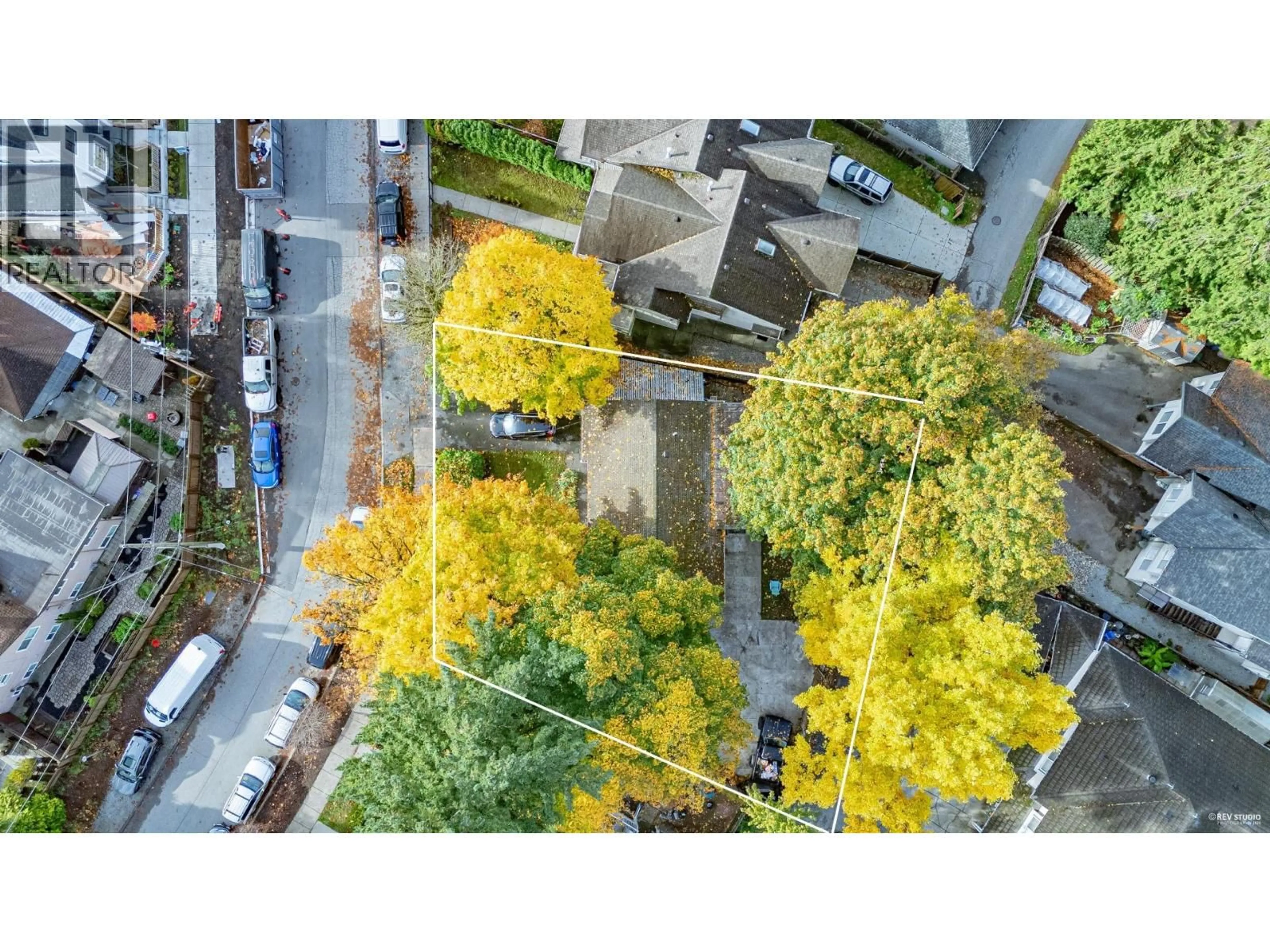A pic from outside/outdoor area/front of a property/back of a property/a pic from drone, street for 735 LEA AVENUE, Coquitlam British Columbia V3J4H4