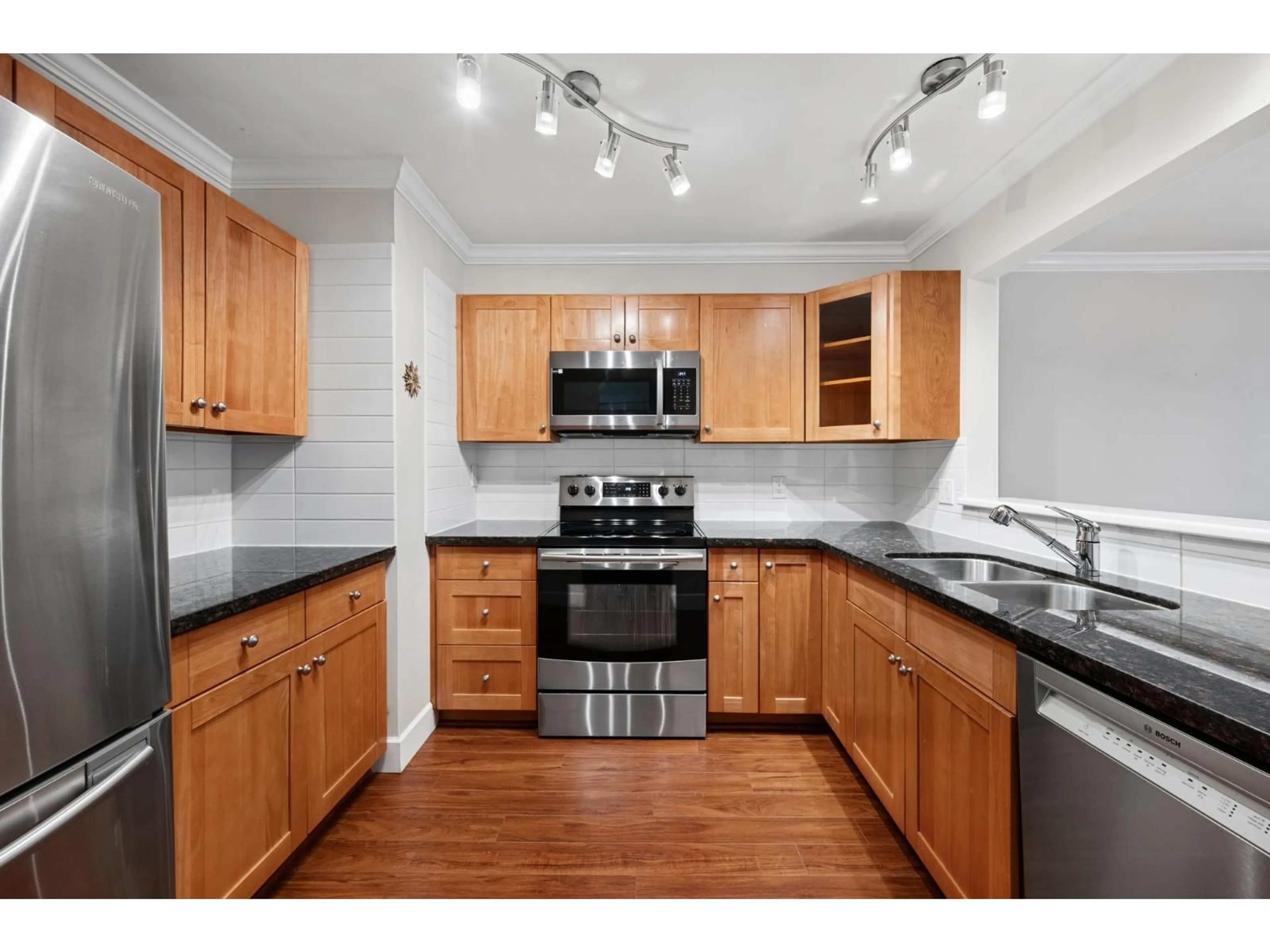 Standard kitchen, wood/laminate floor for 109 - 15270 17 AVENUE, Surrey British Columbia V4A1T9