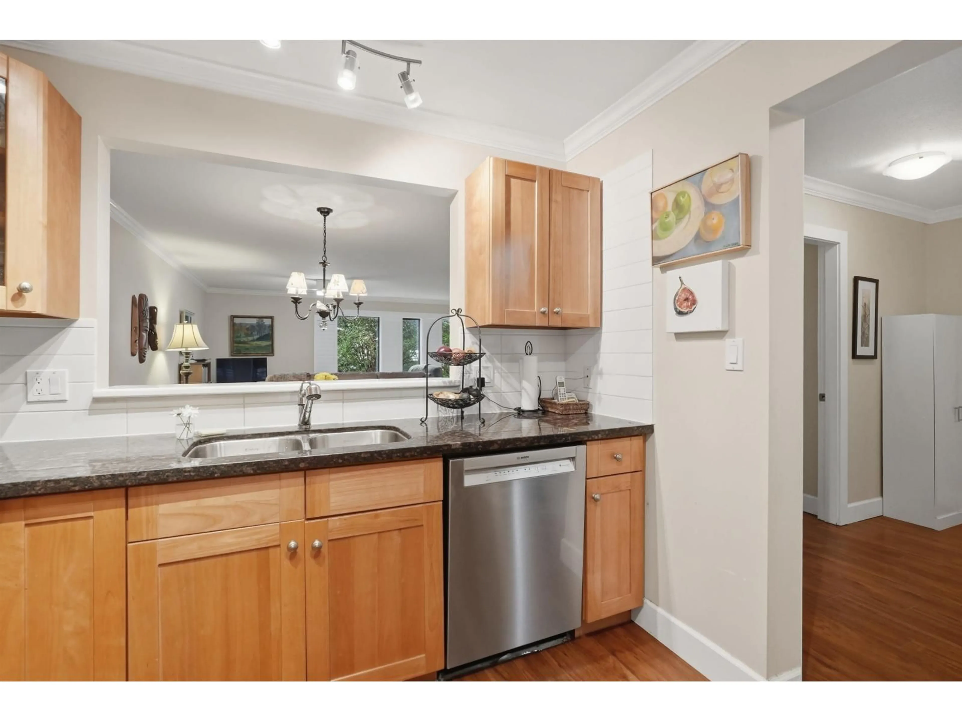Standard kitchen, unknown for 109 - 15270 17 AVENUE, Surrey British Columbia V4A1T9