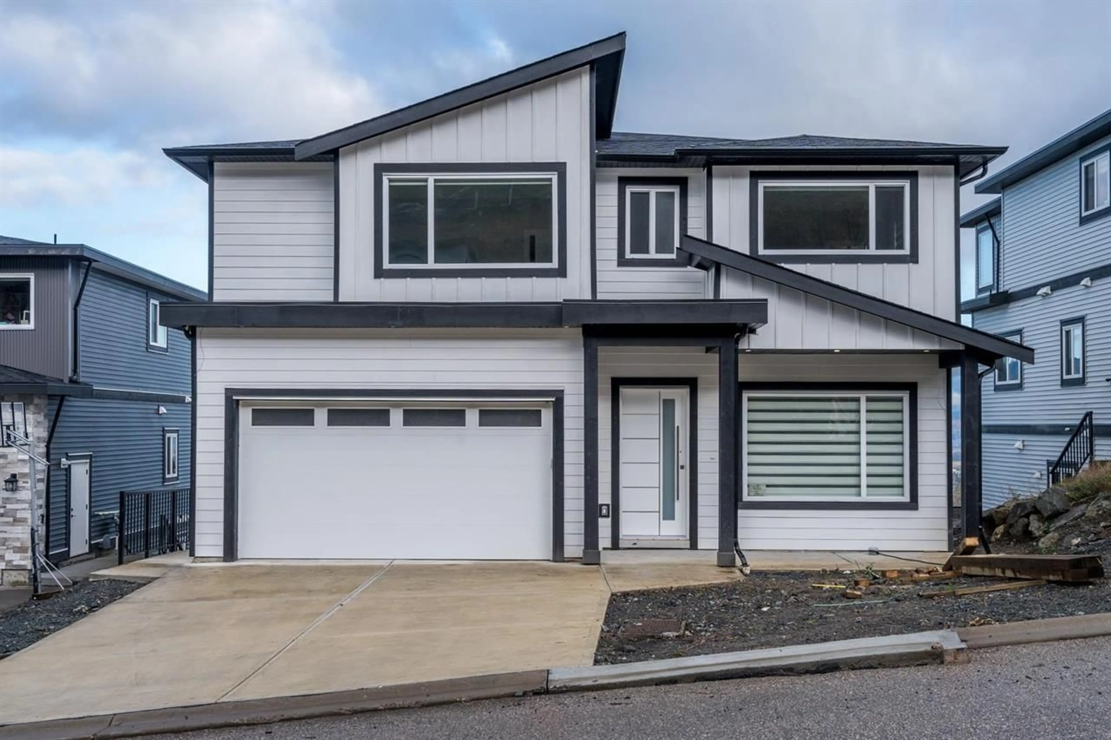Home with vinyl exterior material, street for Surrey - 51097 FARMERS WAY WAY, Chilliwack British Columbia V4Z0E4