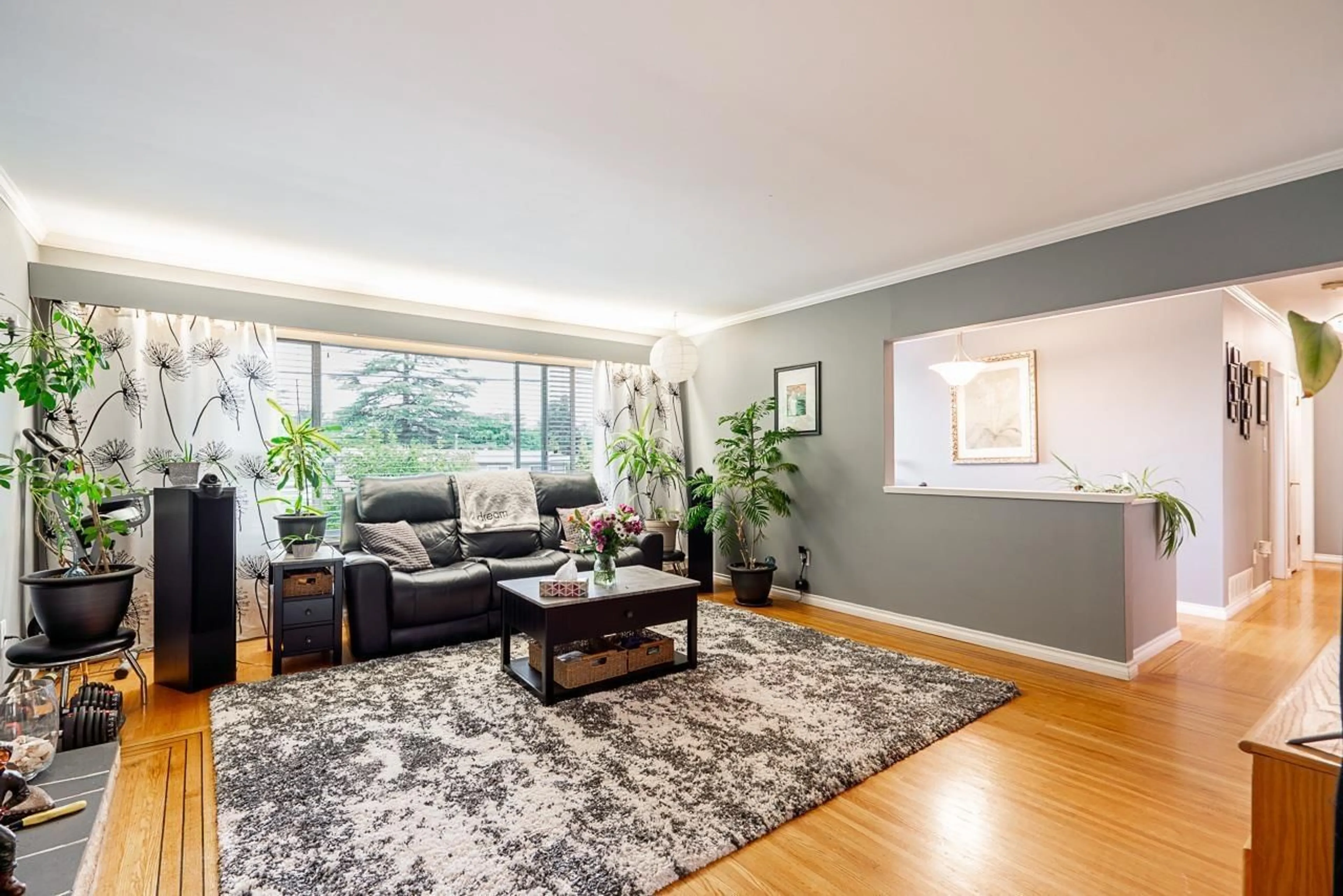 Living room with furniture, unknown for 12528 PINEWOOD CRESCENT, Surrey British Columbia V3V2L5