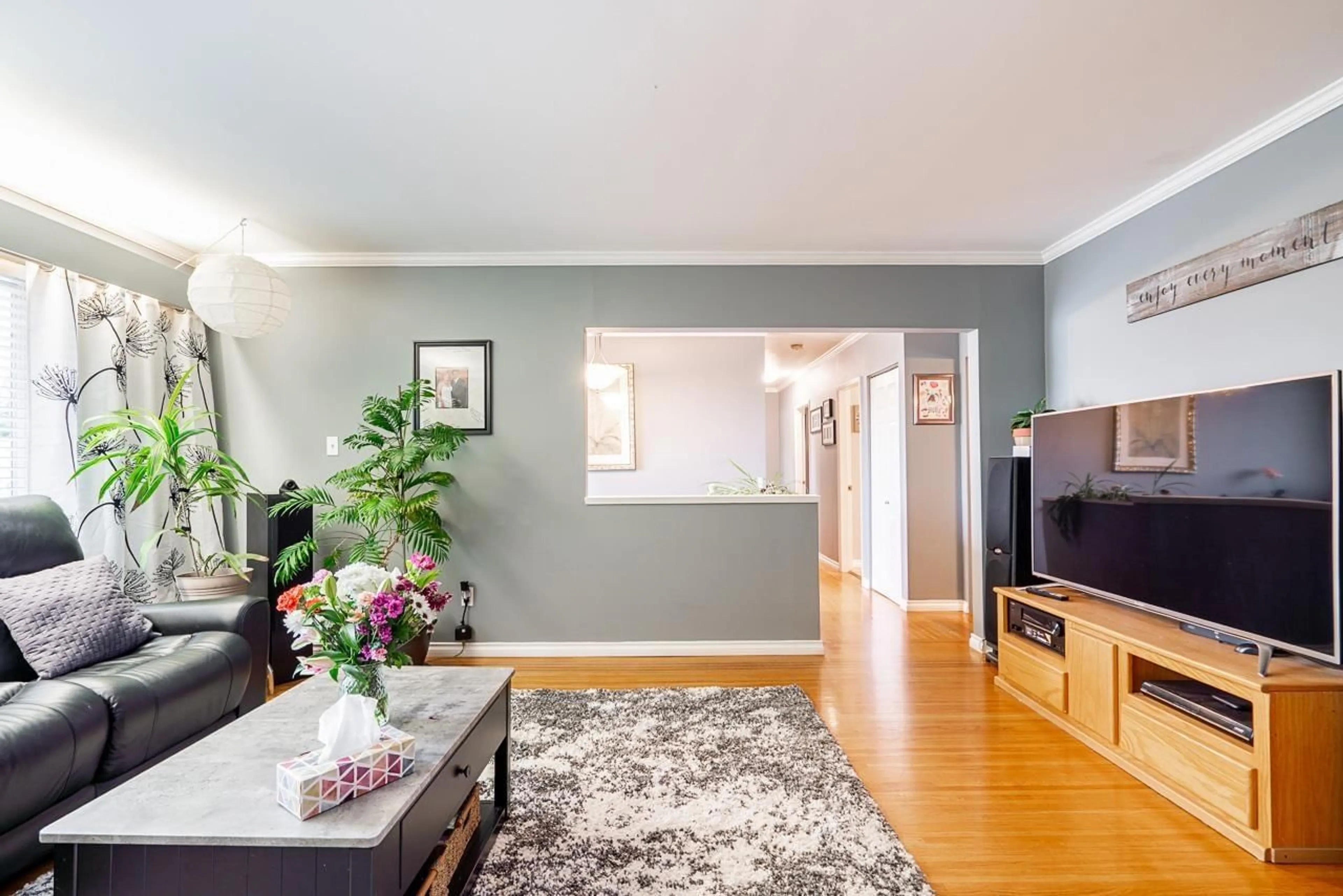 Living room with furniture, wood/laminate floor for 12528 PINEWOOD CRESCENT, Surrey British Columbia V3V2L5