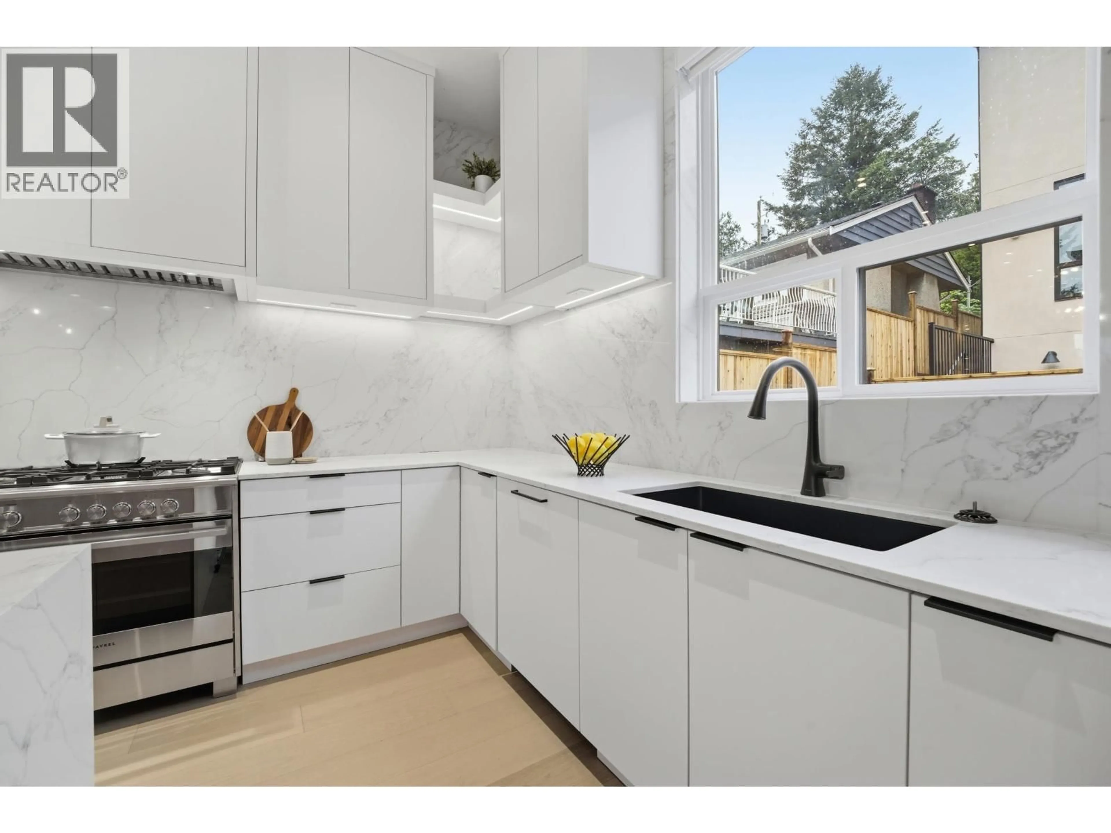 Contemporary kitchen, ceramic/tile floor for 4 - 6070 ELGIN AVENUE, Burnaby British Columbia V5H3S4