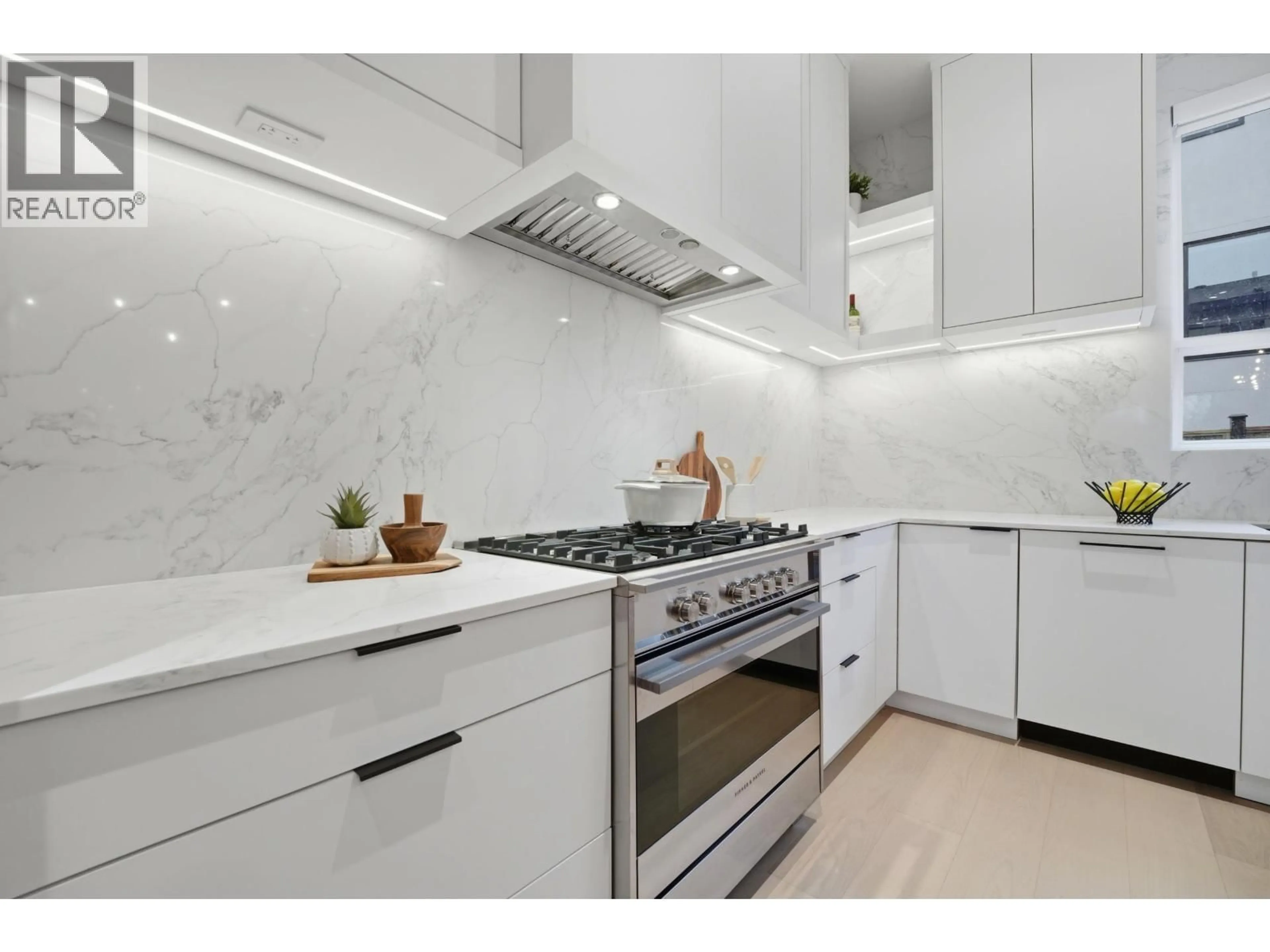 Contemporary kitchen, ceramic/tile floor for 4 - 6070 ELGIN AVENUE, Burnaby British Columbia V5H3S4