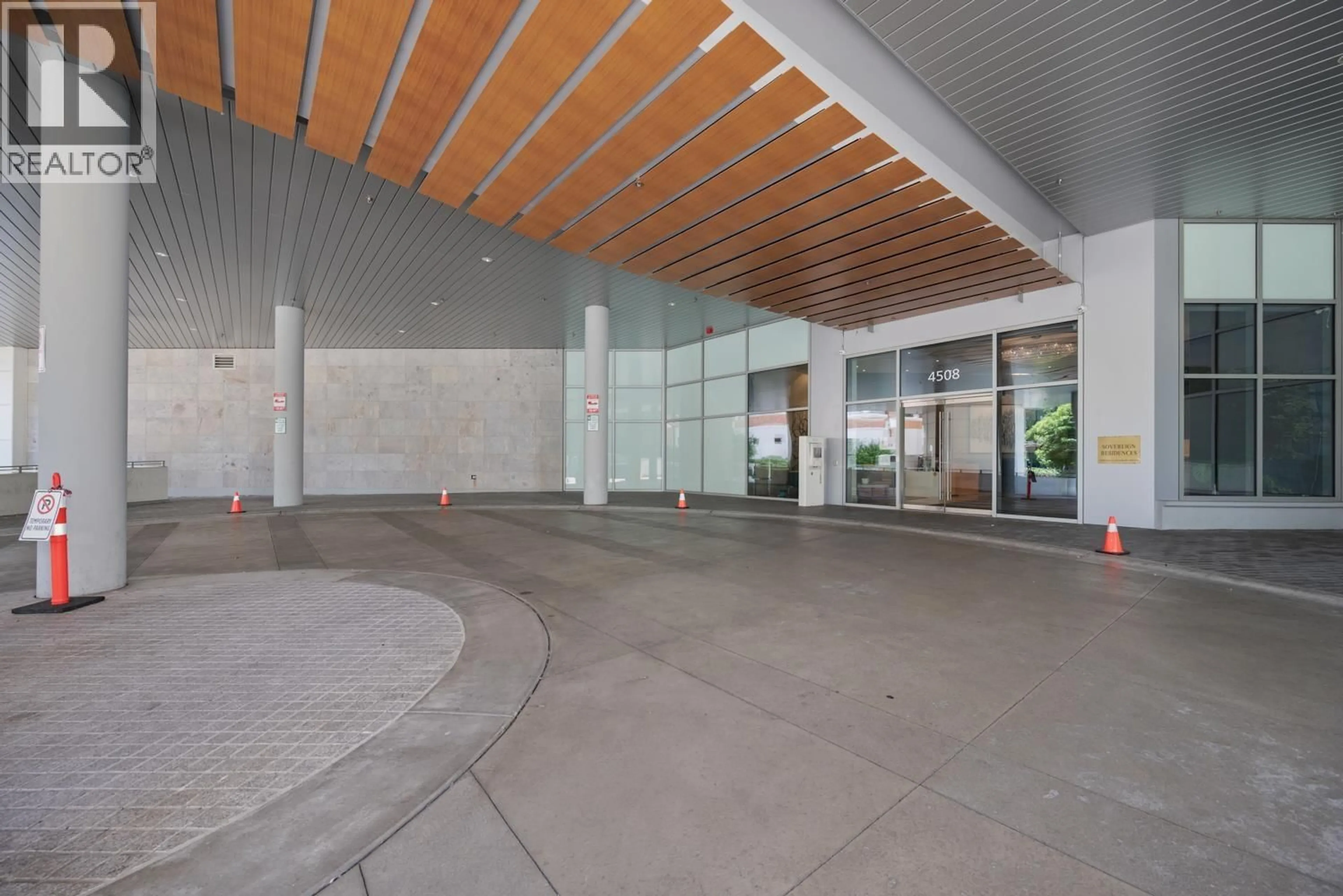 Indoor foyer for 3808 - 4508 HAZEL STREET, Burnaby British Columbia V5H0E4