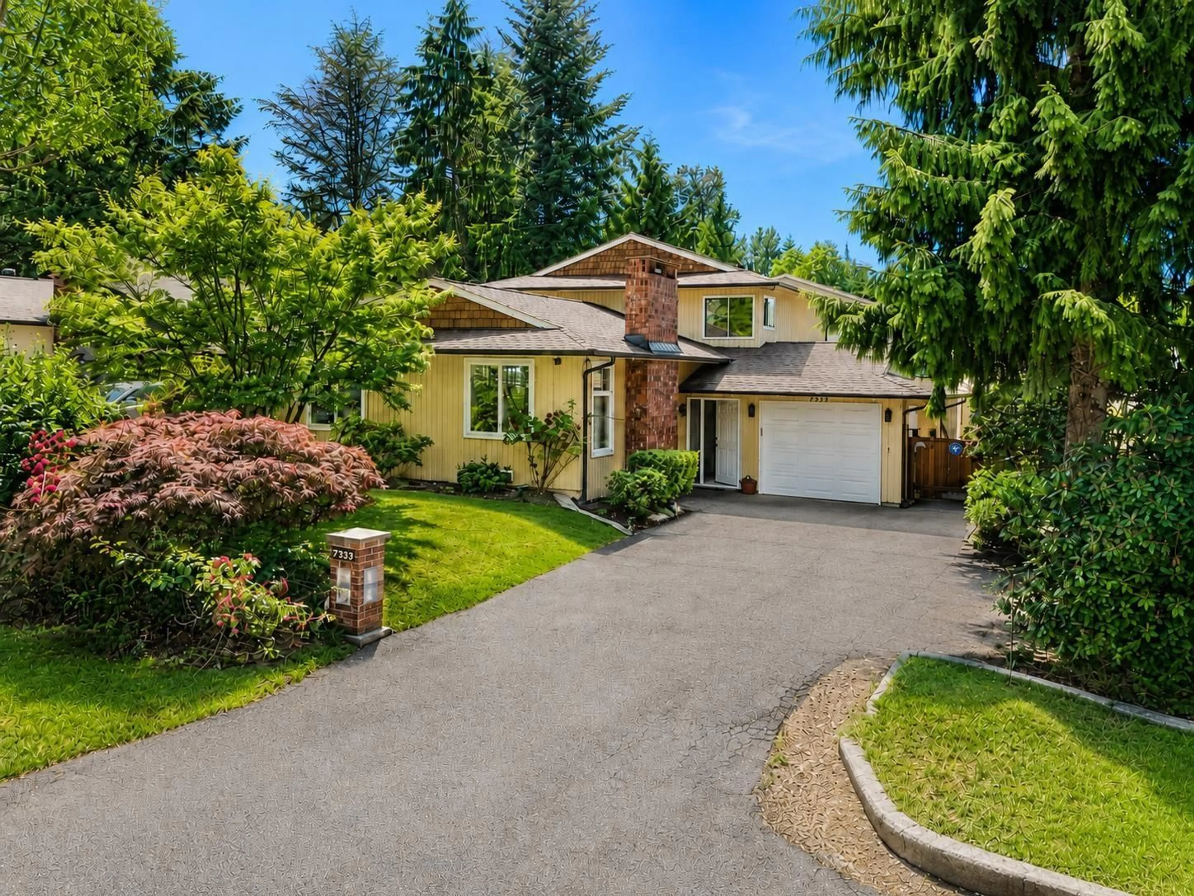 Unknown for 7335 141A STREET, Surrey British Columbia V3W7L2