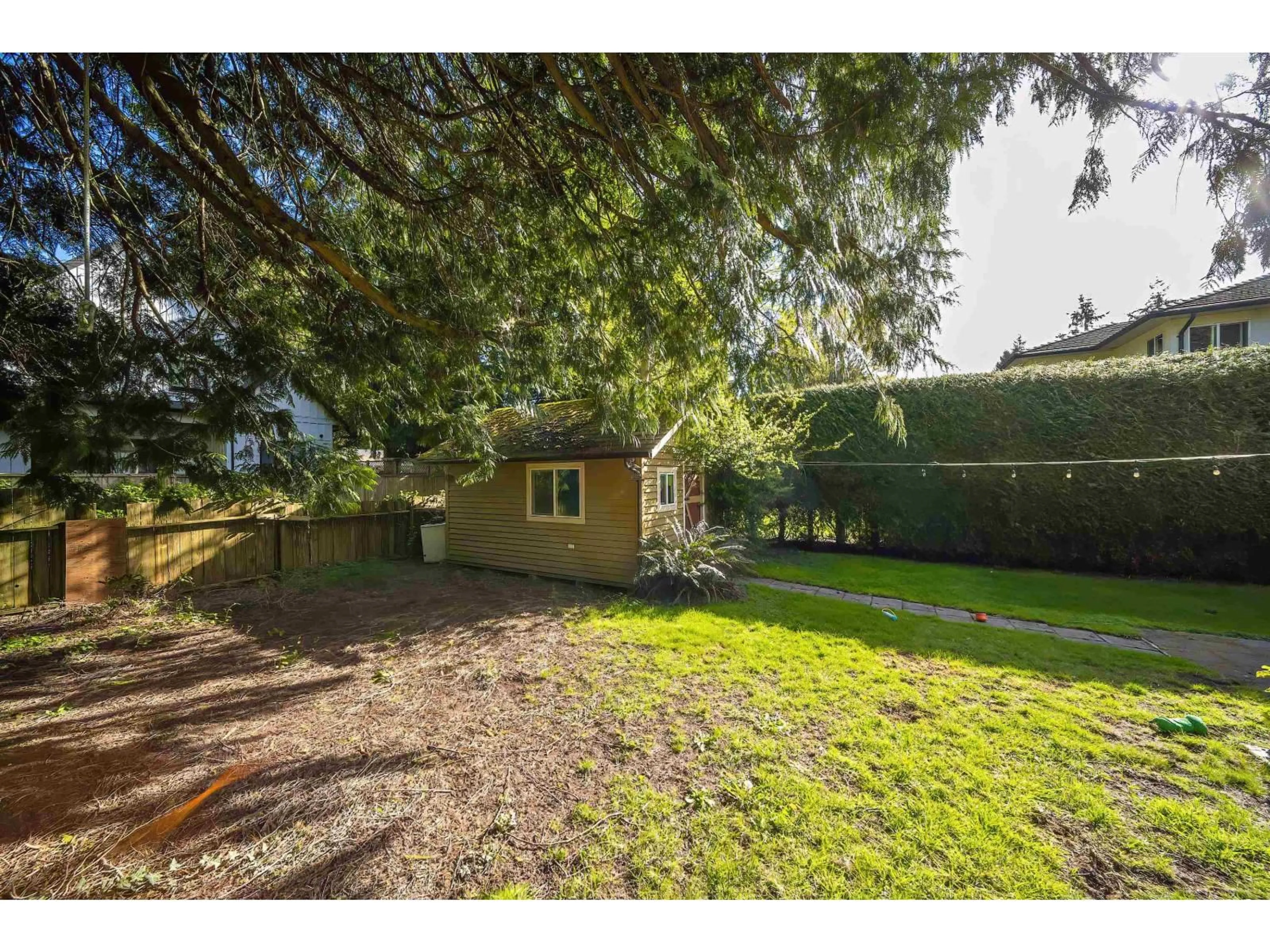 A pic from outside/outdoor area/front of a property/back of a property/a pic from drone, unknown for 13029 15A AVENUE, Surrey British Columbia V4A1M2