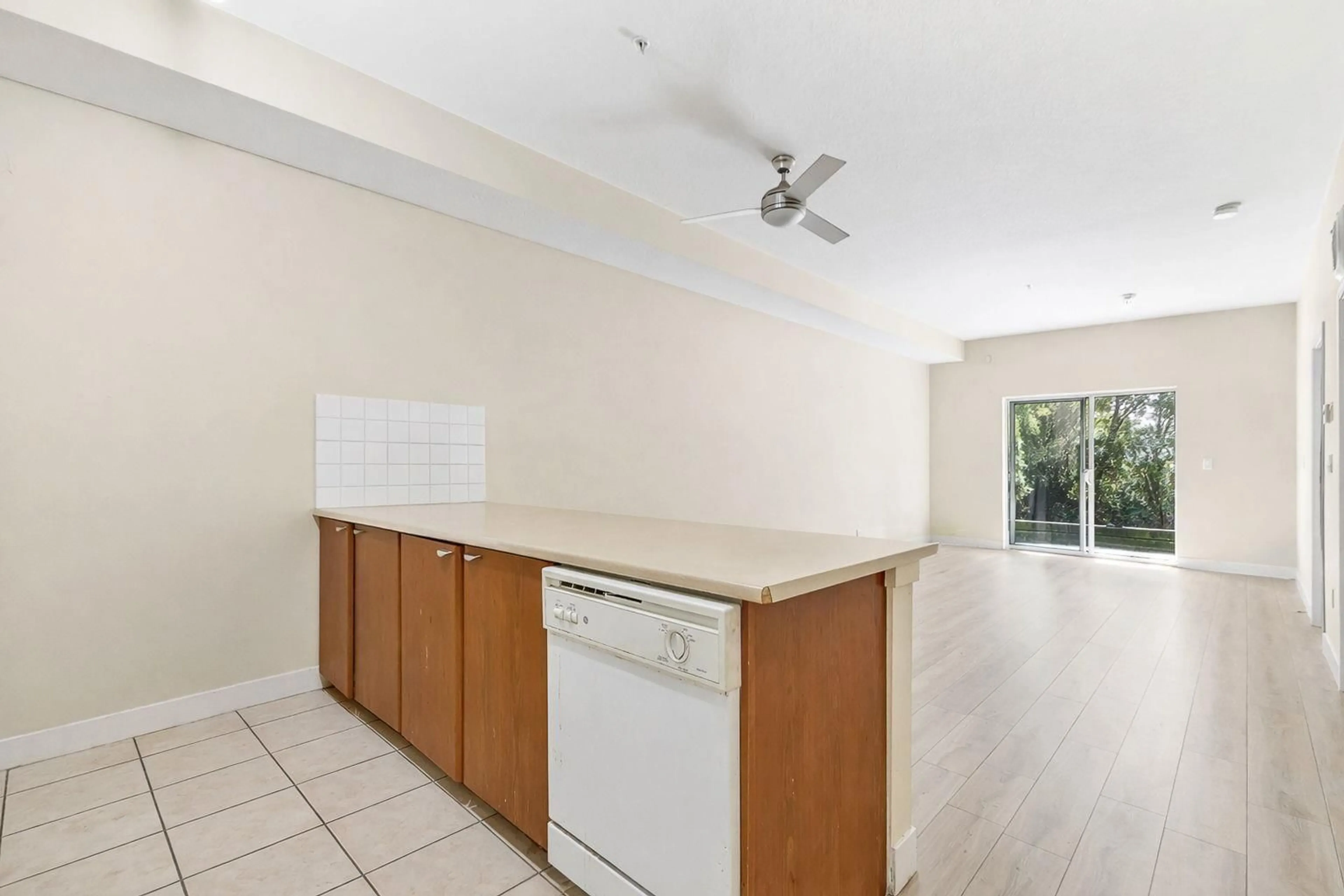 Standard kitchen, unknown for 108 - 10088 148 STREET, Surrey British Columbia V3R3M9