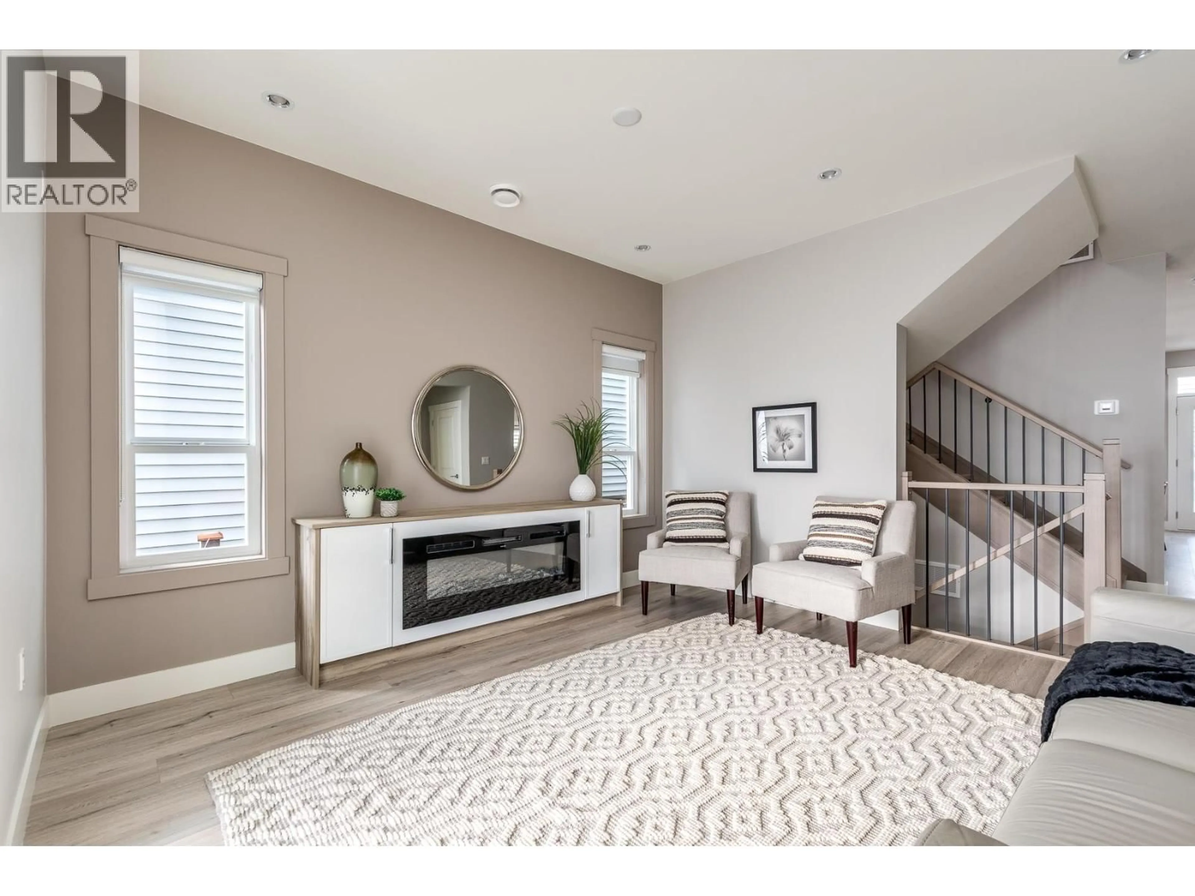 Living room with furniture, unknown for 3427 VICTORIA DRIVE, Coquitlam British Columbia V3B2V5