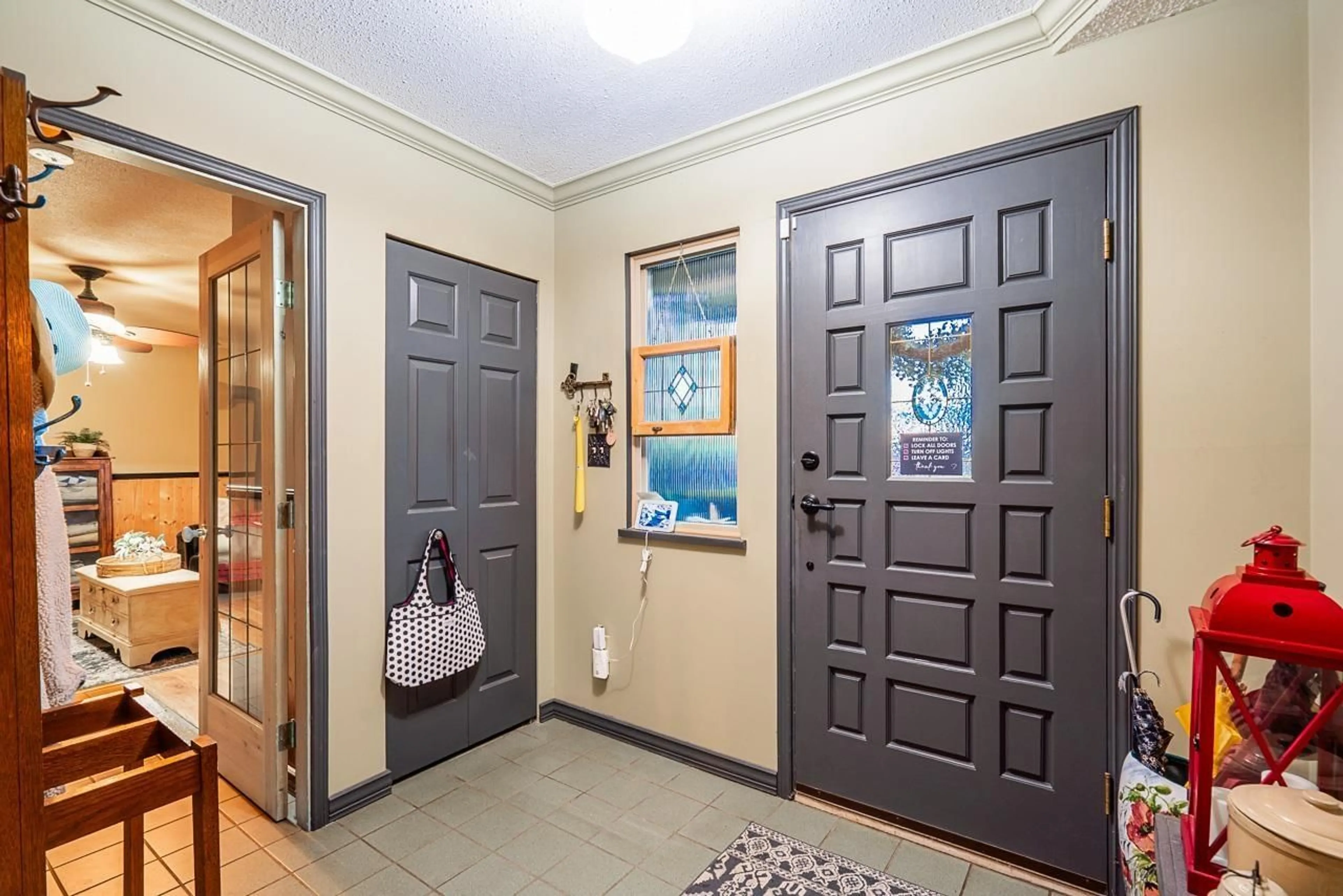 Indoor entryway for 26586 33 AVENUE, Langley British Columbia V4W3G2
