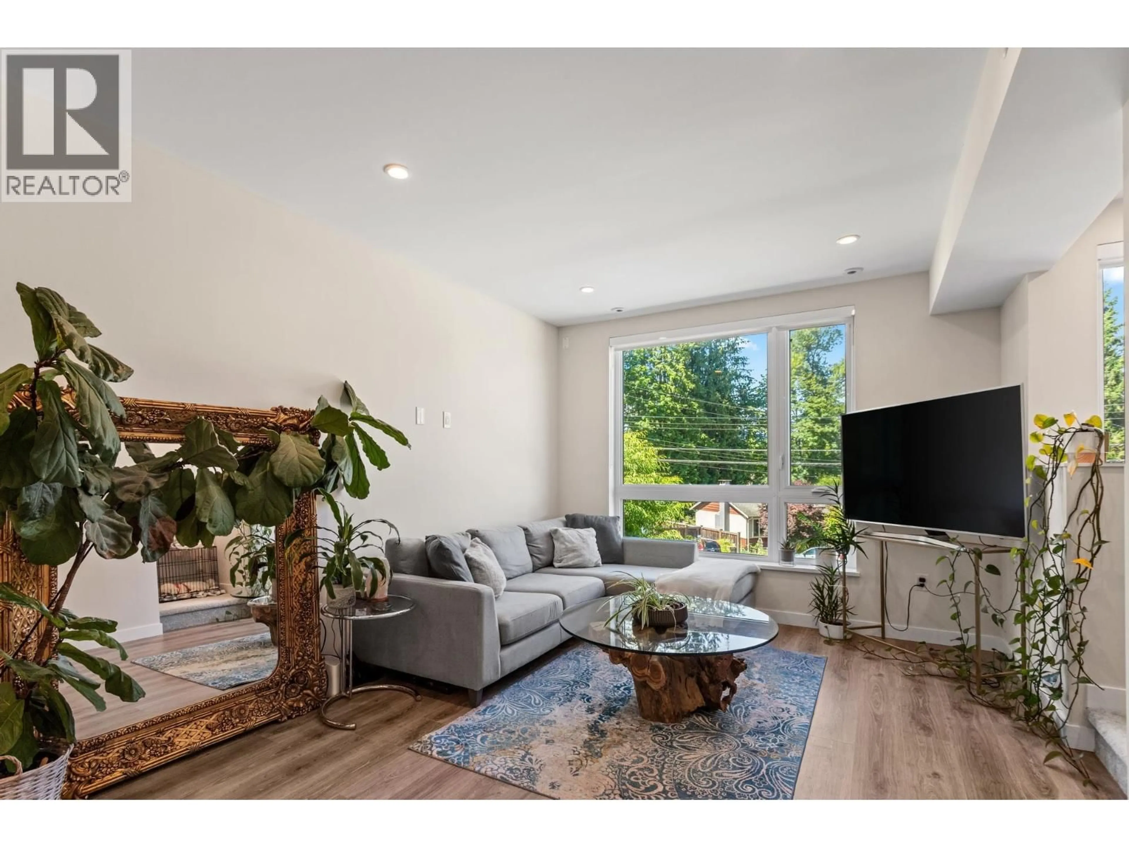 Living room with furniture, wood/laminate floor for 6 - 50 SEAVIEW DRIVE, Port Moody British Columbia V3H0N2