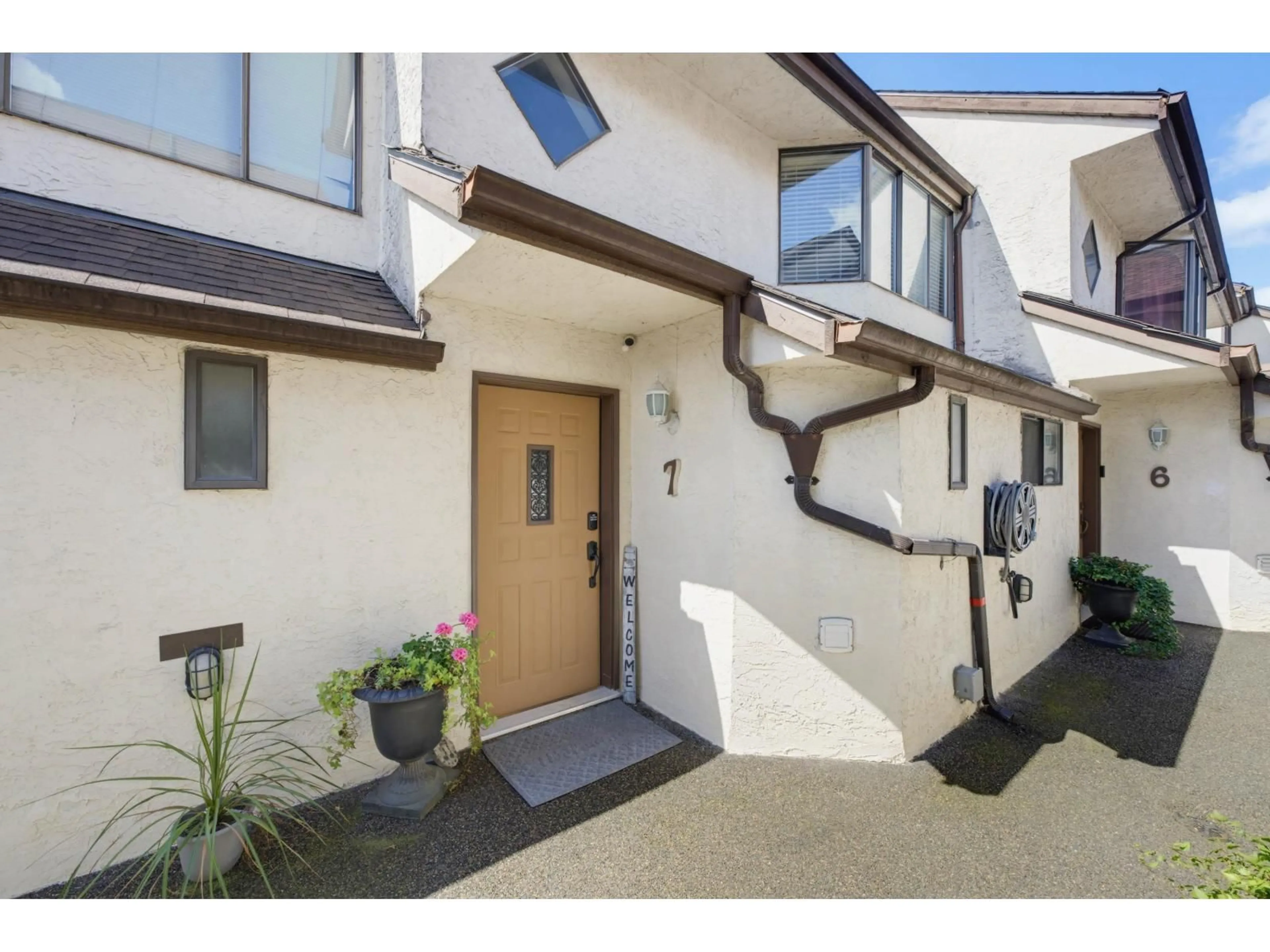 Unknown for 7 - 20229 FRASER HIGHWAY, Langley British Columbia V3A4E7