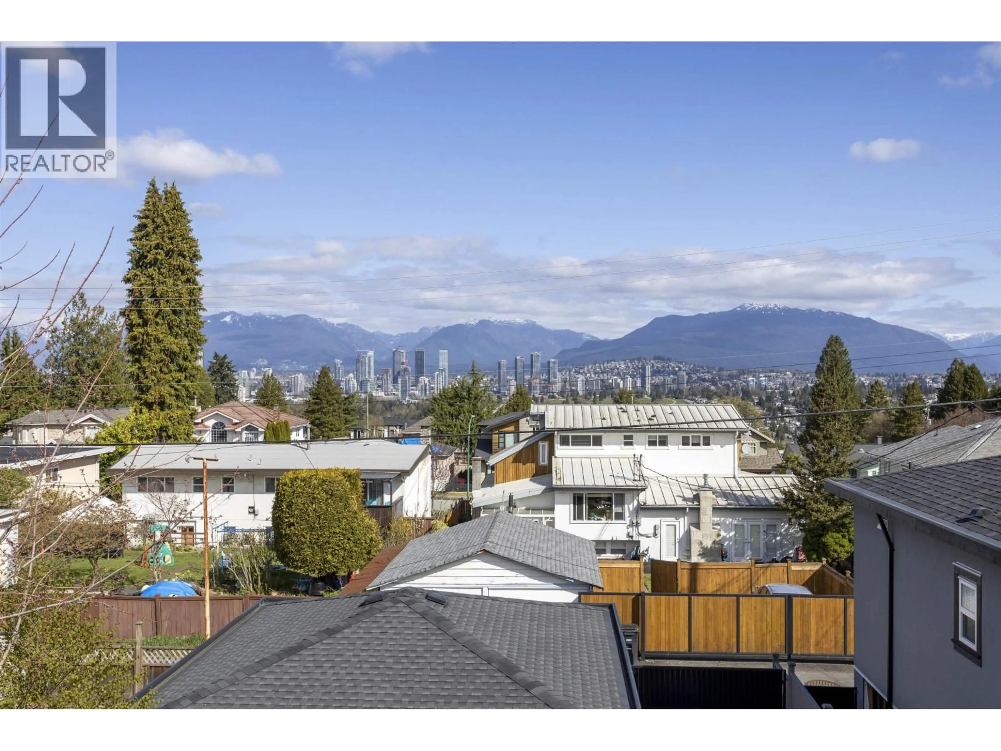 A pic from outside/outdoor area/front of a property/back of a property/a pic from drone, mountain view for 5001 DOVER STREET, Burnaby British Columbia V5H1R4