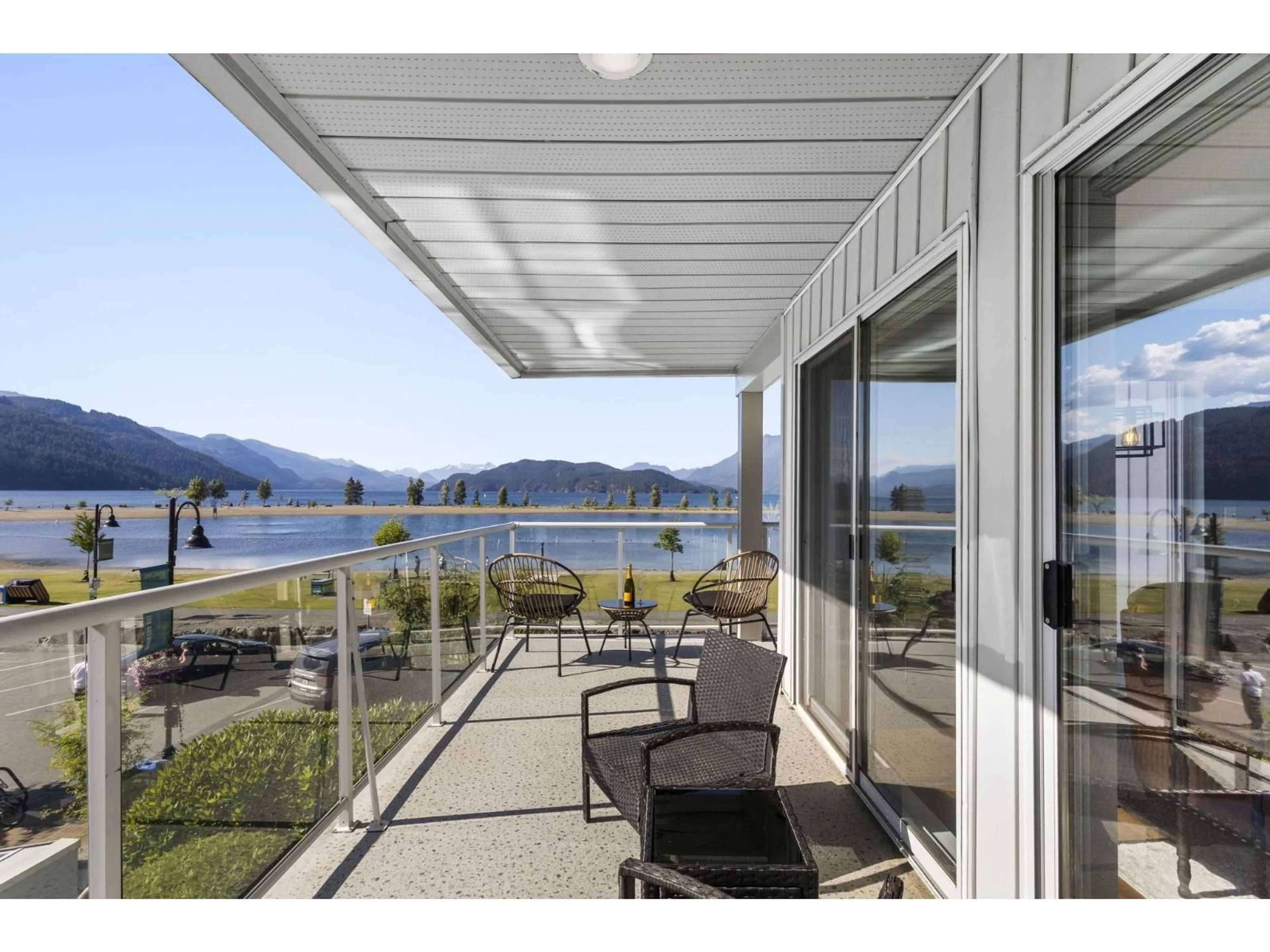 Patio, water/lake/river/ocean view for 215 - 328 ESPLANADE AVENUE, Harrison Hot Springs British Columbia V0M1K0