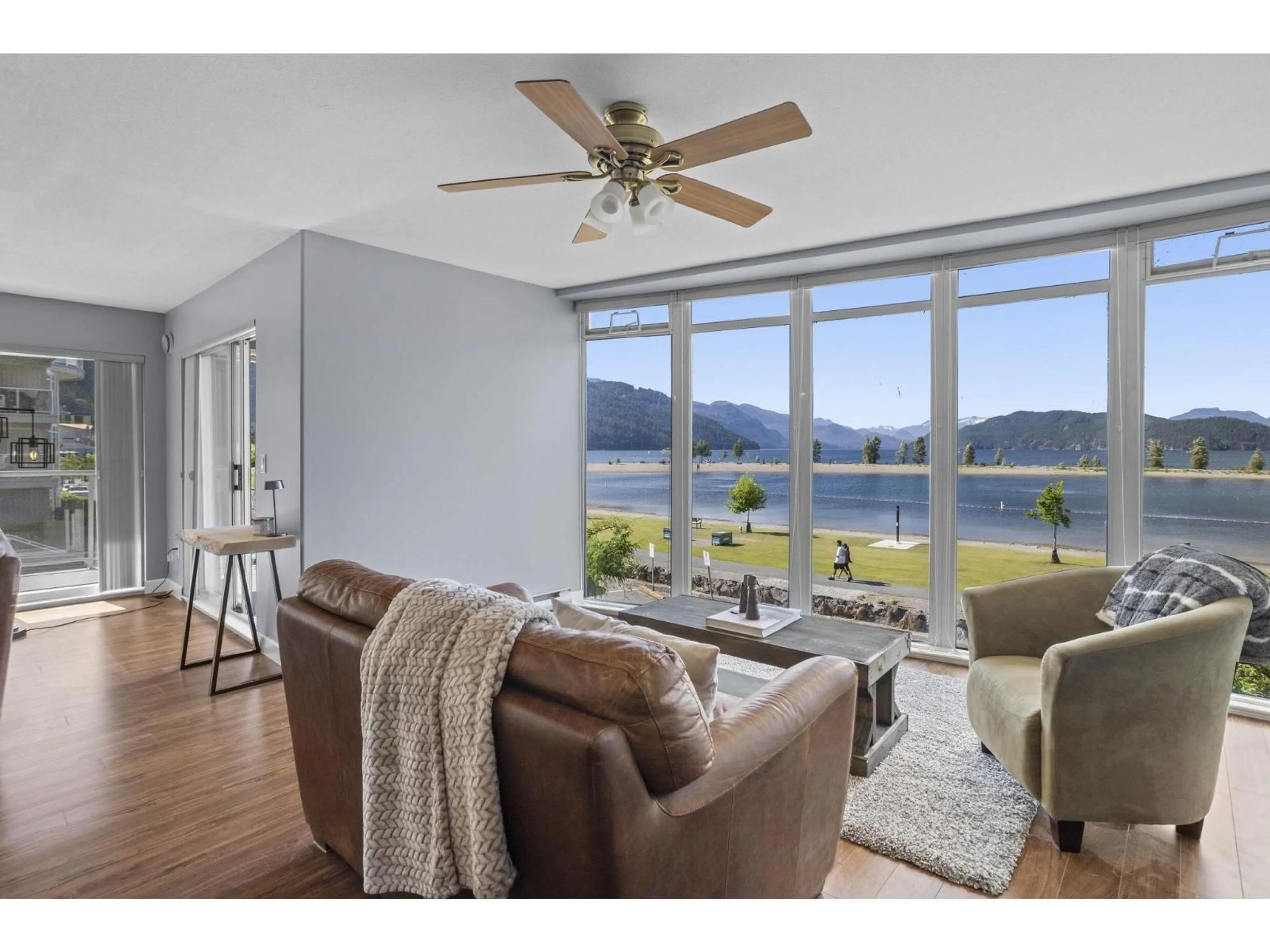 Living room with furniture, unknown for 215 - 328 ESPLANADE AVENUE, Harrison Hot Springs British Columbia V0M1K0