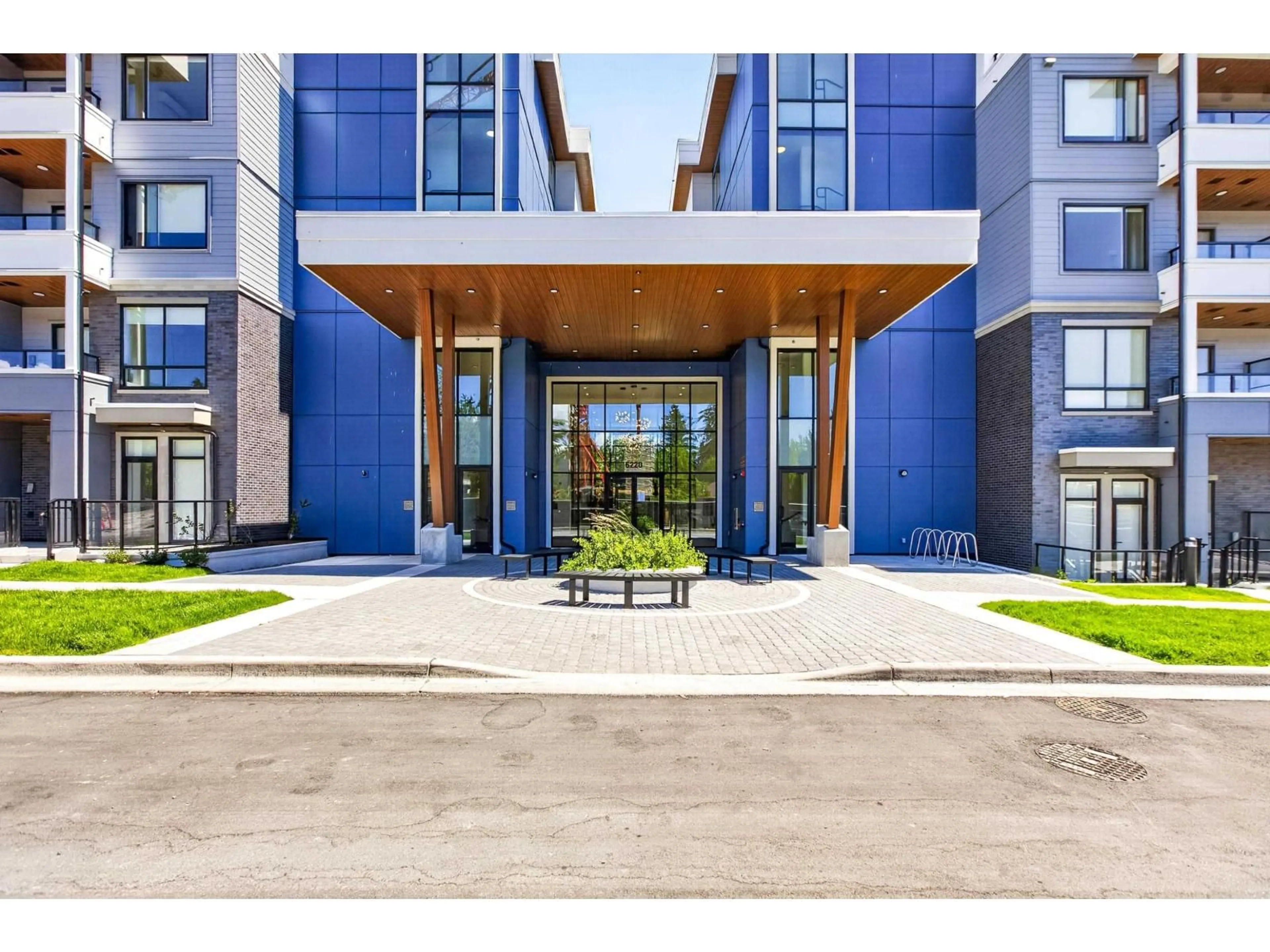 Indoor foyer for 220 - 6220 GOOSEBERRY DRIVE, Surrey British Columbia V3S0C7