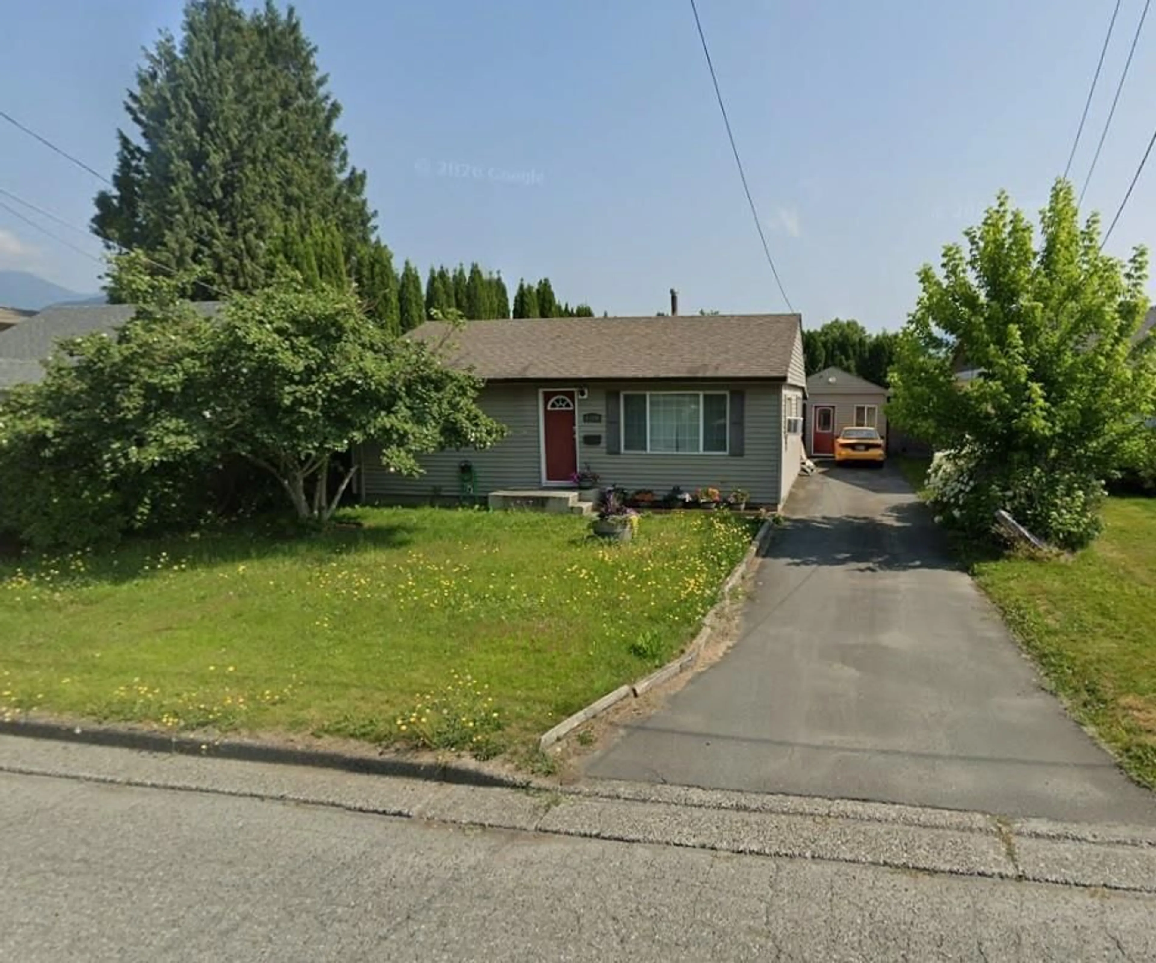 A pic from outside/outdoor area/front of a property/back of a property/a pic from drone, street for 45399 WELLINGTON AVENUE, Chilliwack British Columbia V2P2G2