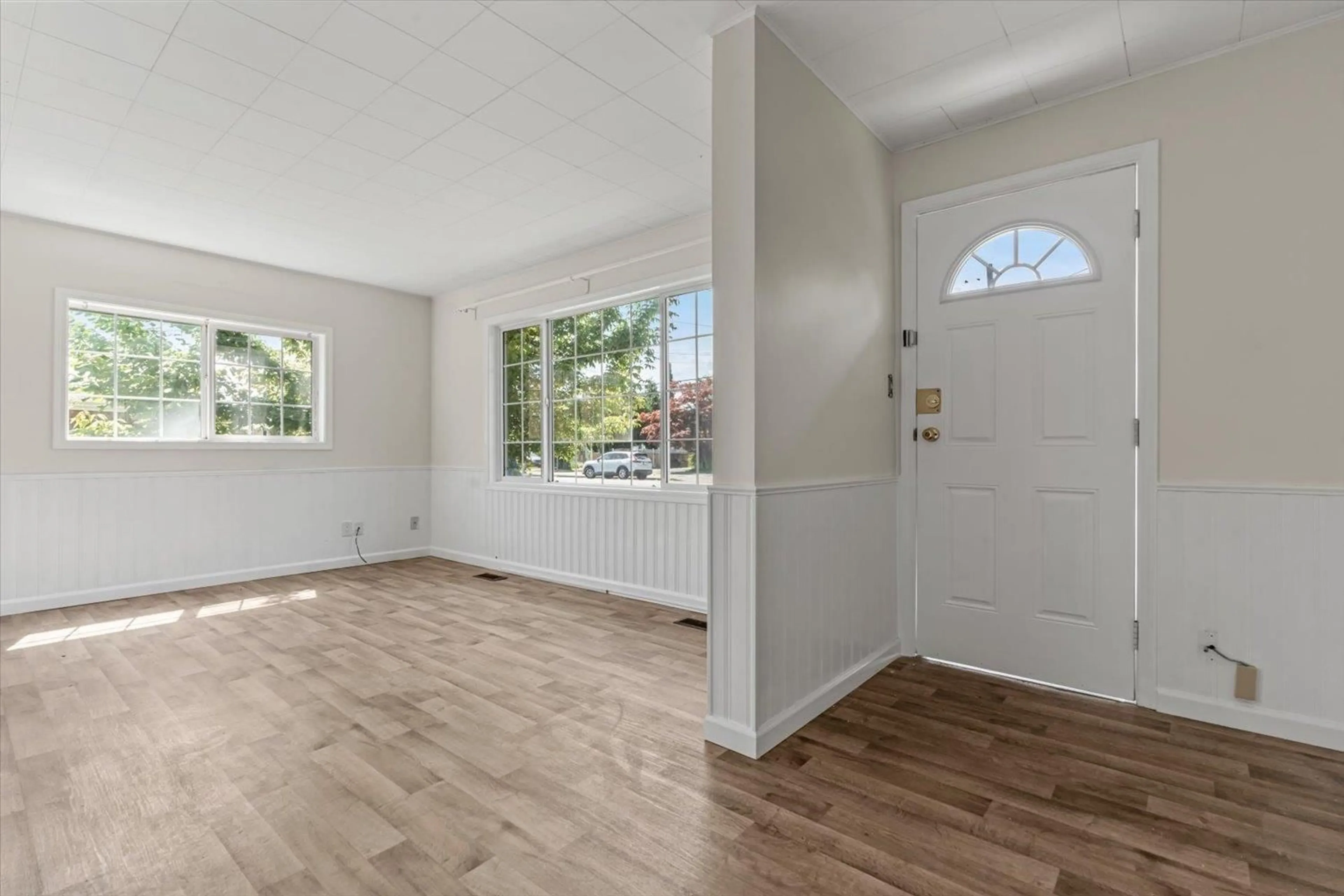 Indoor entryway for 45399 WELLINGTON AVENUE, Chilliwack British Columbia V2P2G2