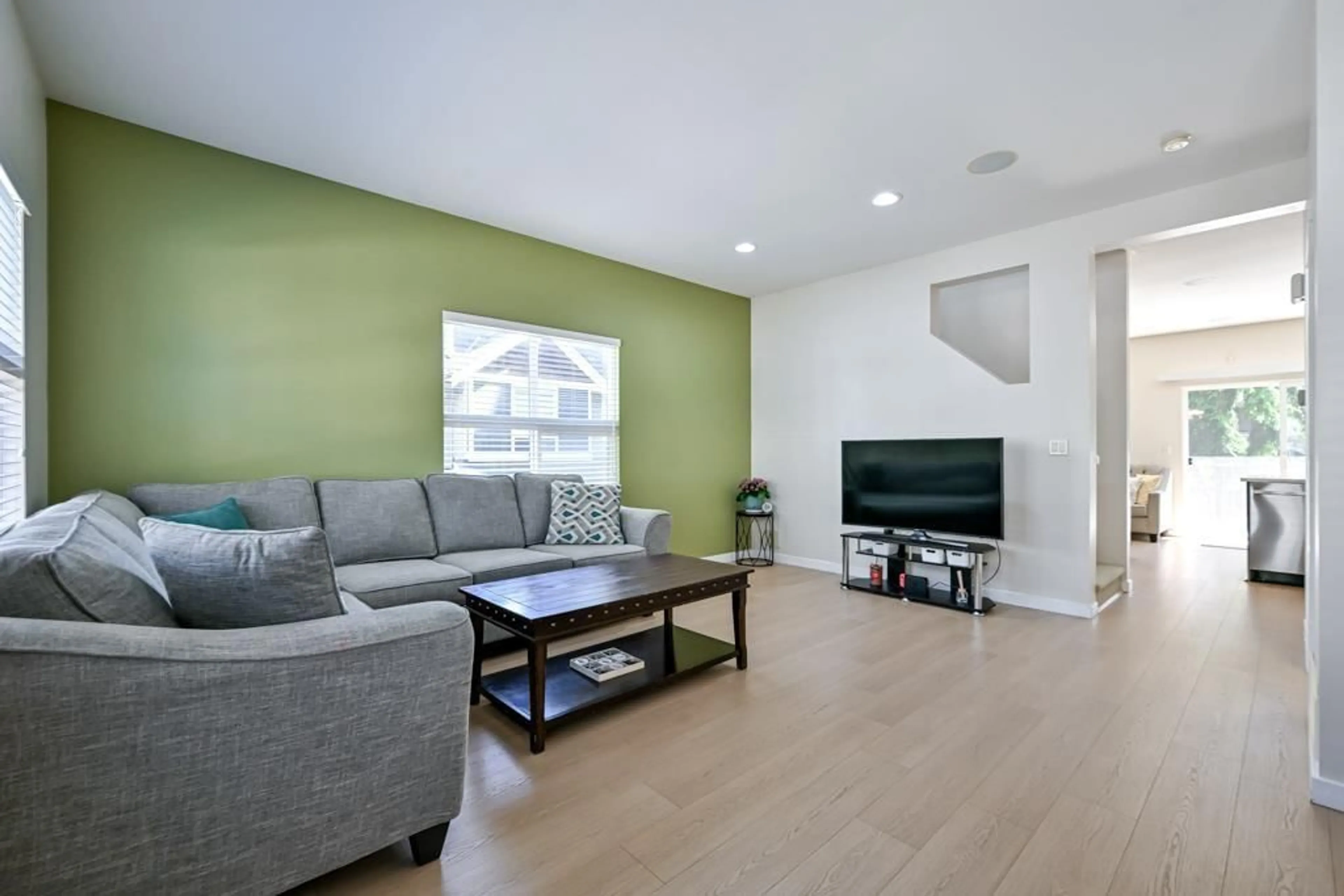 Living room with furniture, unknown for 56 - 12677 63 AVENUE, Surrey British Columbia V3X3T3