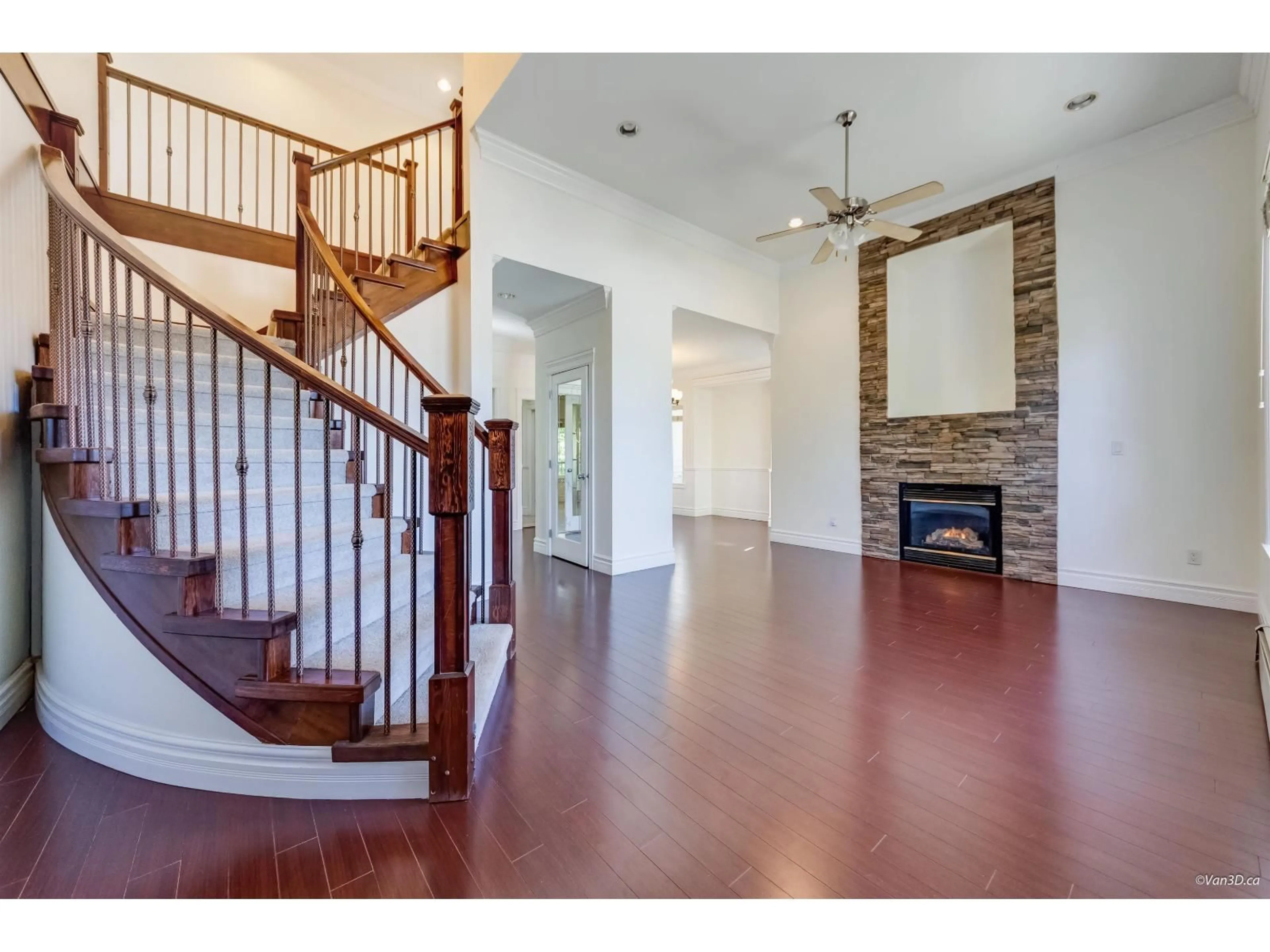 Indoor entryway for 14856 69 AVENUE, Surrey British Columbia V3S0Y8