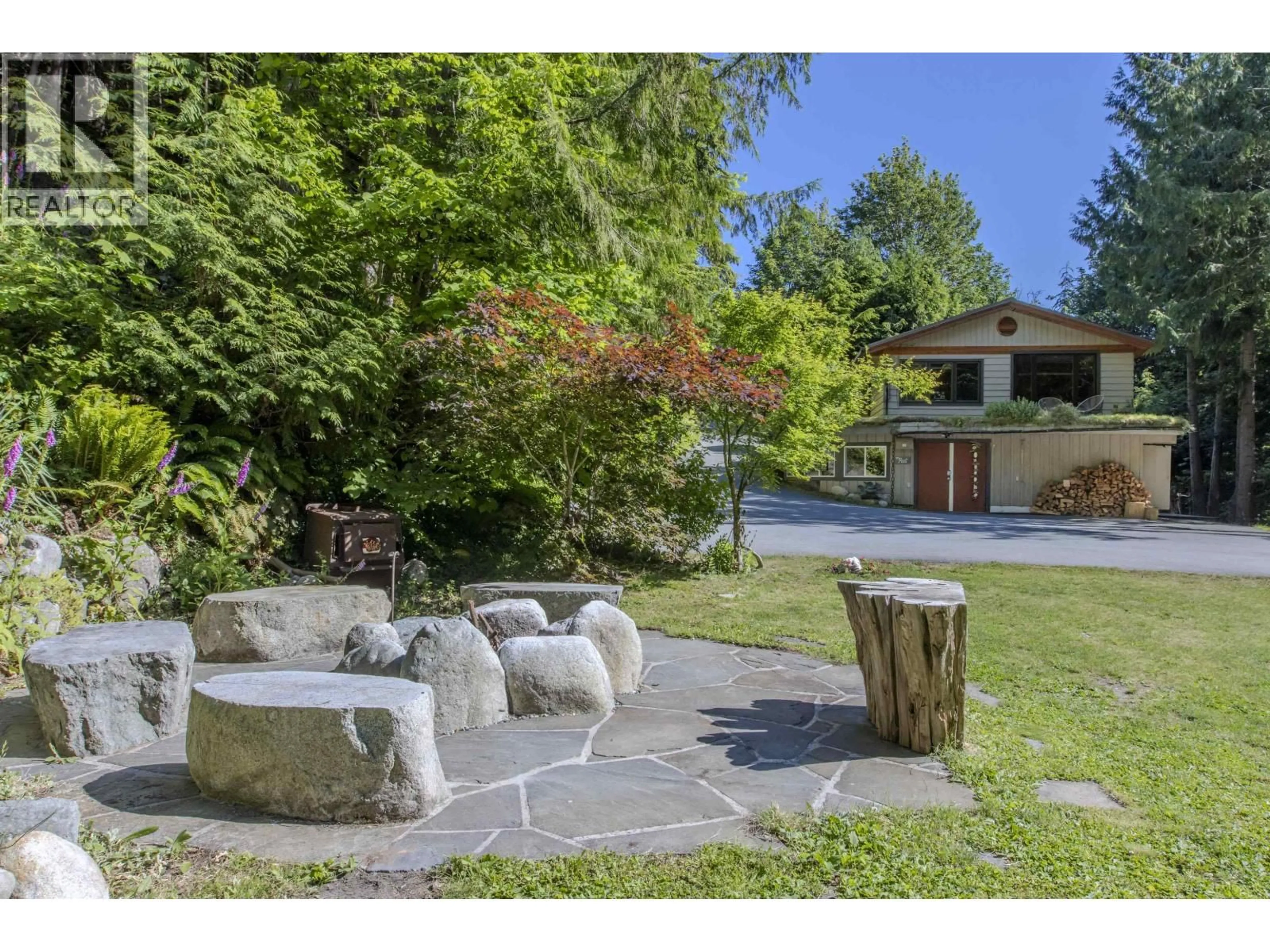 Patio, unknown for 40102 SKYLINE PLACE, Squamish British Columbia V0N1T0