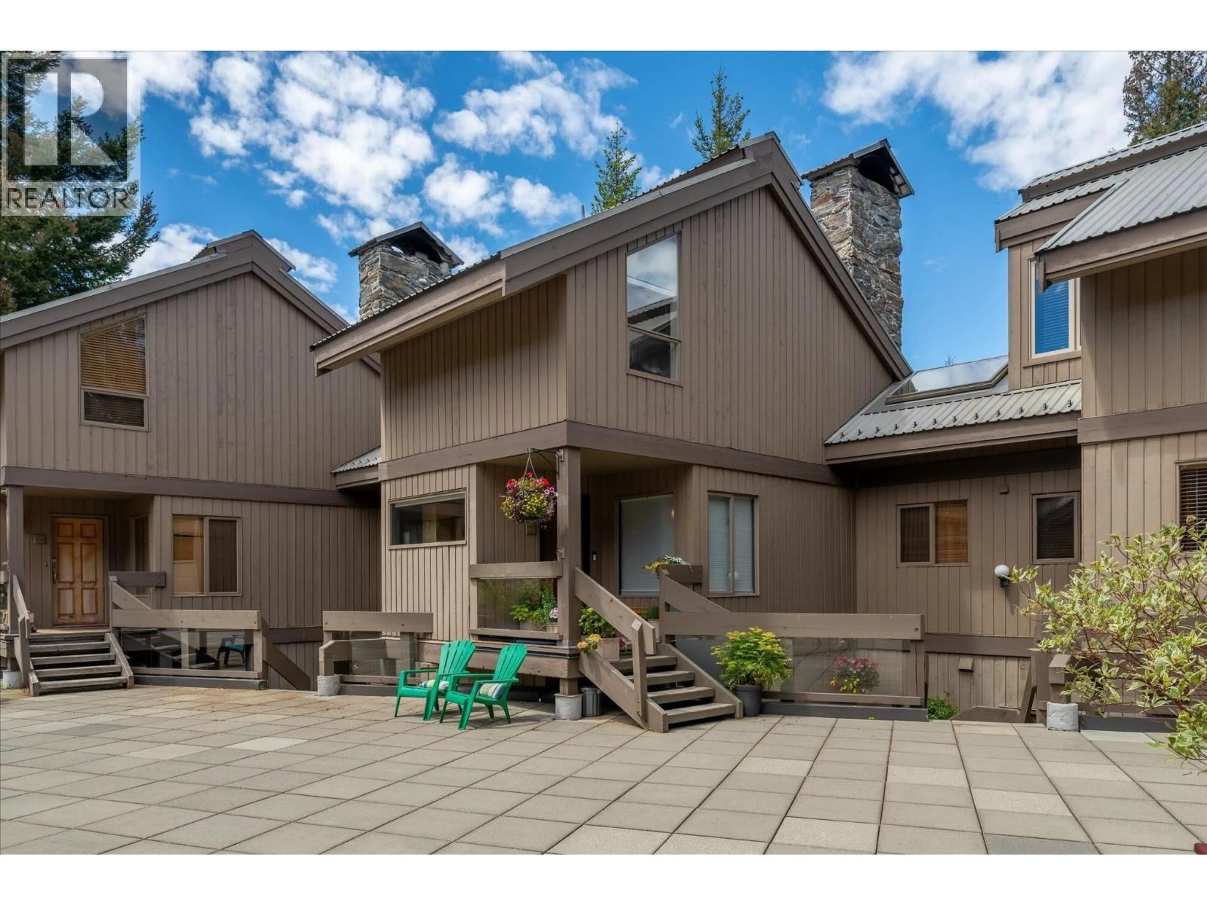 Home with vinyl exterior material, street for 205 - 6117 EAGLE DRIVE, Whistler British Columbia V0N1B6