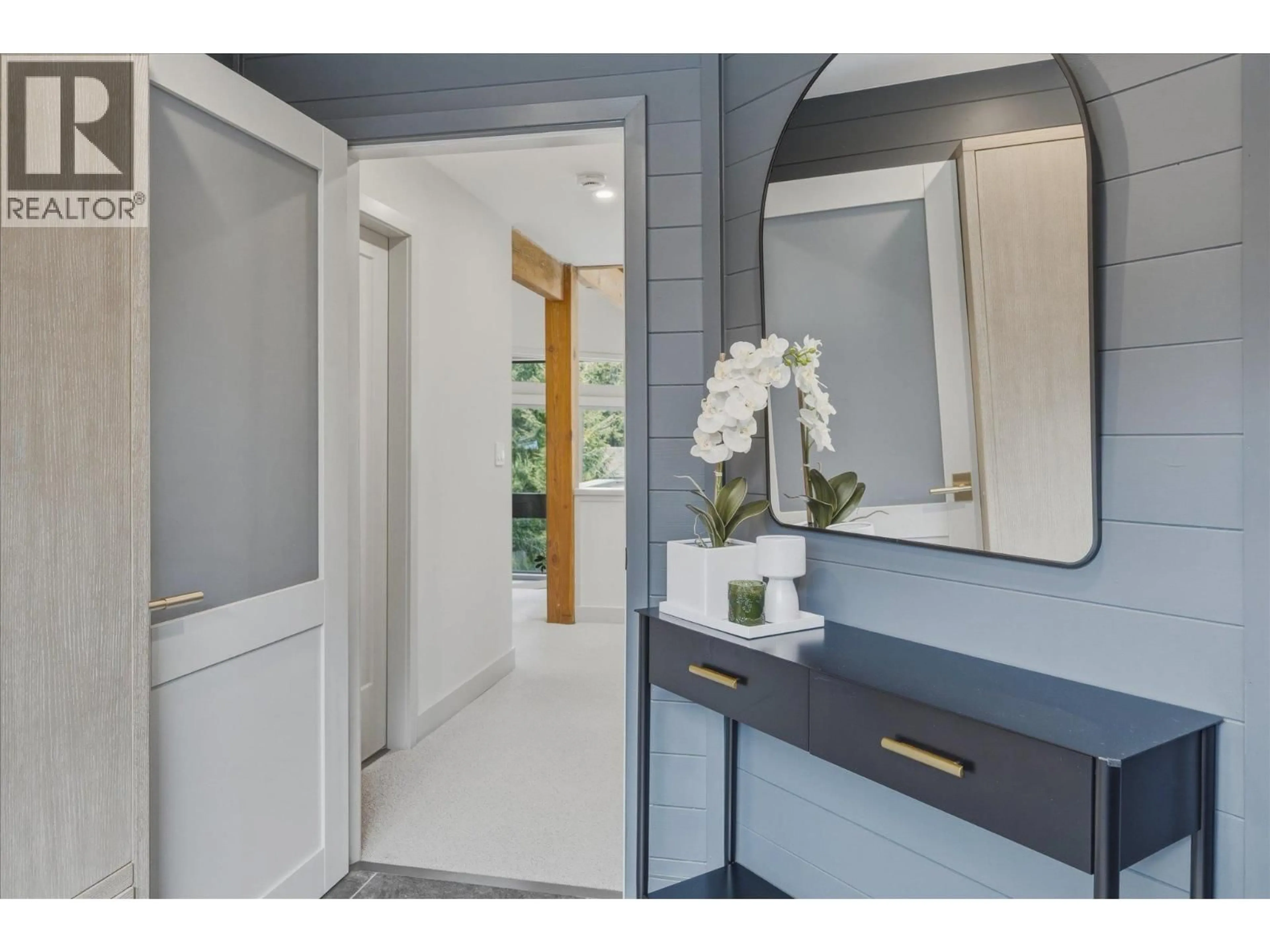 Contemporary bathroom, ceramic/tile floor for 205 - 6117 EAGLE DRIVE, Whistler British Columbia V0N1B6