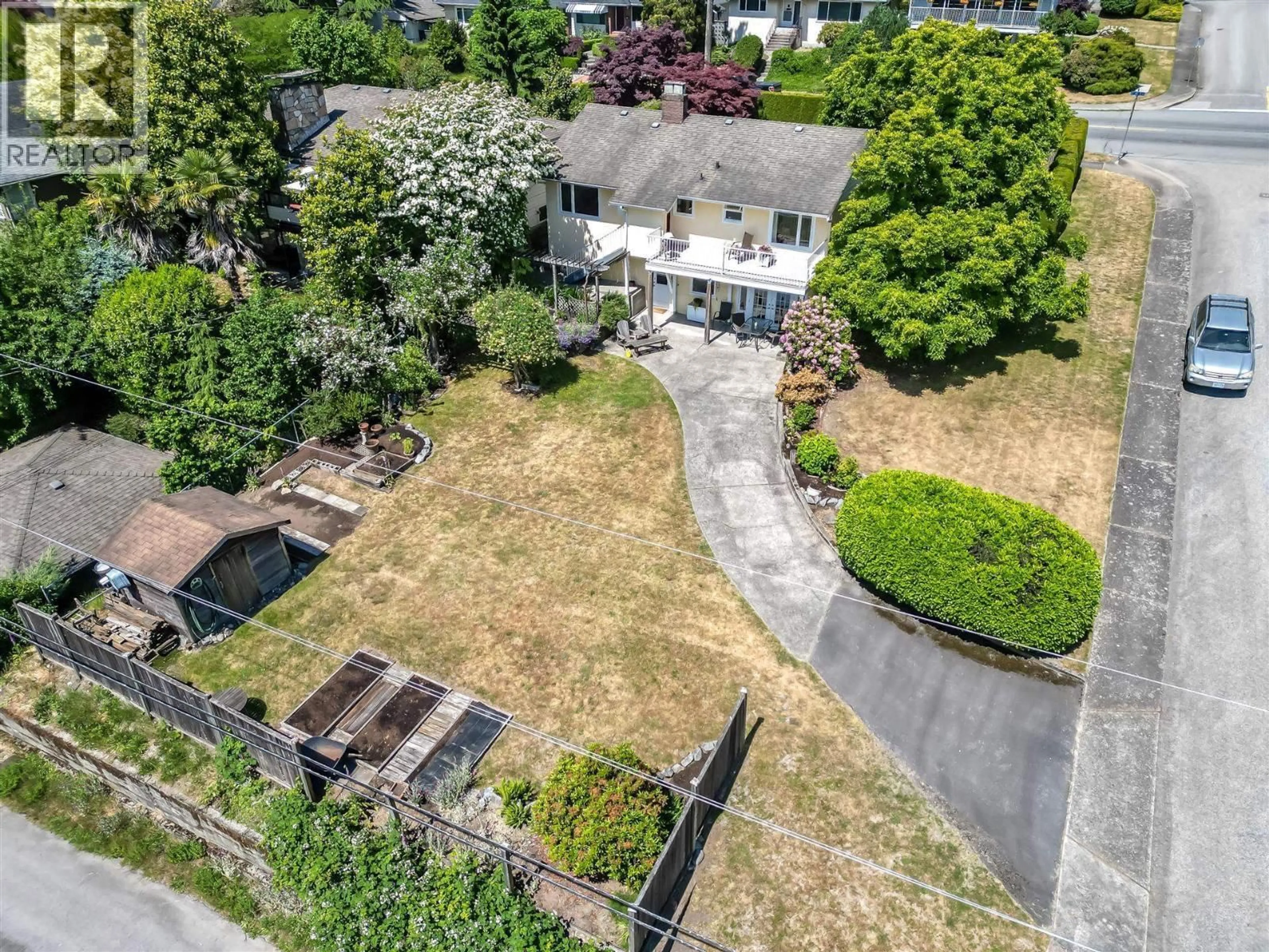 A pic from outside/outdoor area/front of a property/back of a property/a pic from drone, street for 144 EIGHTH AVENUE, New Westminster British Columbia V3L4J7